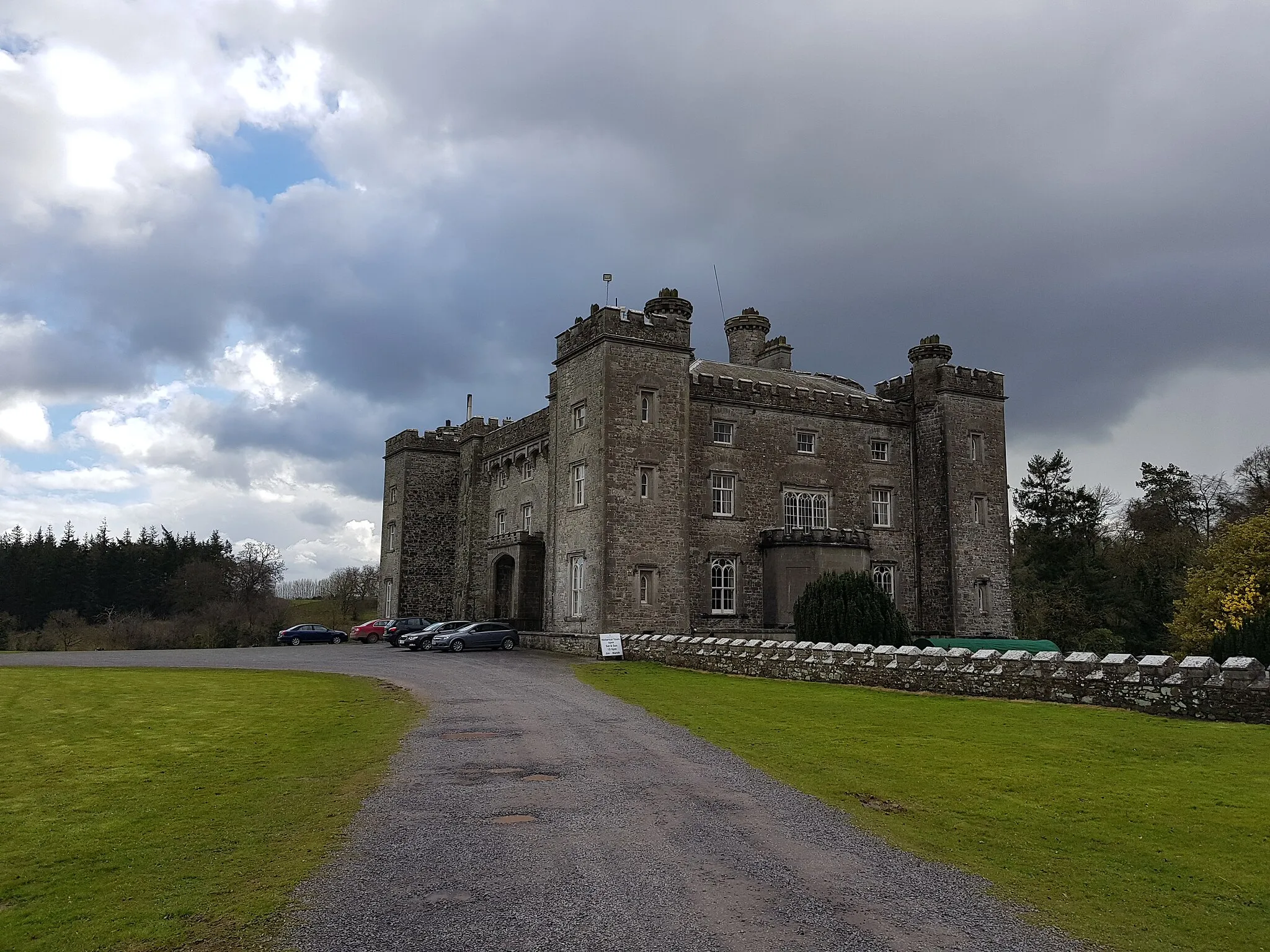 Photo showing: Slane Castle