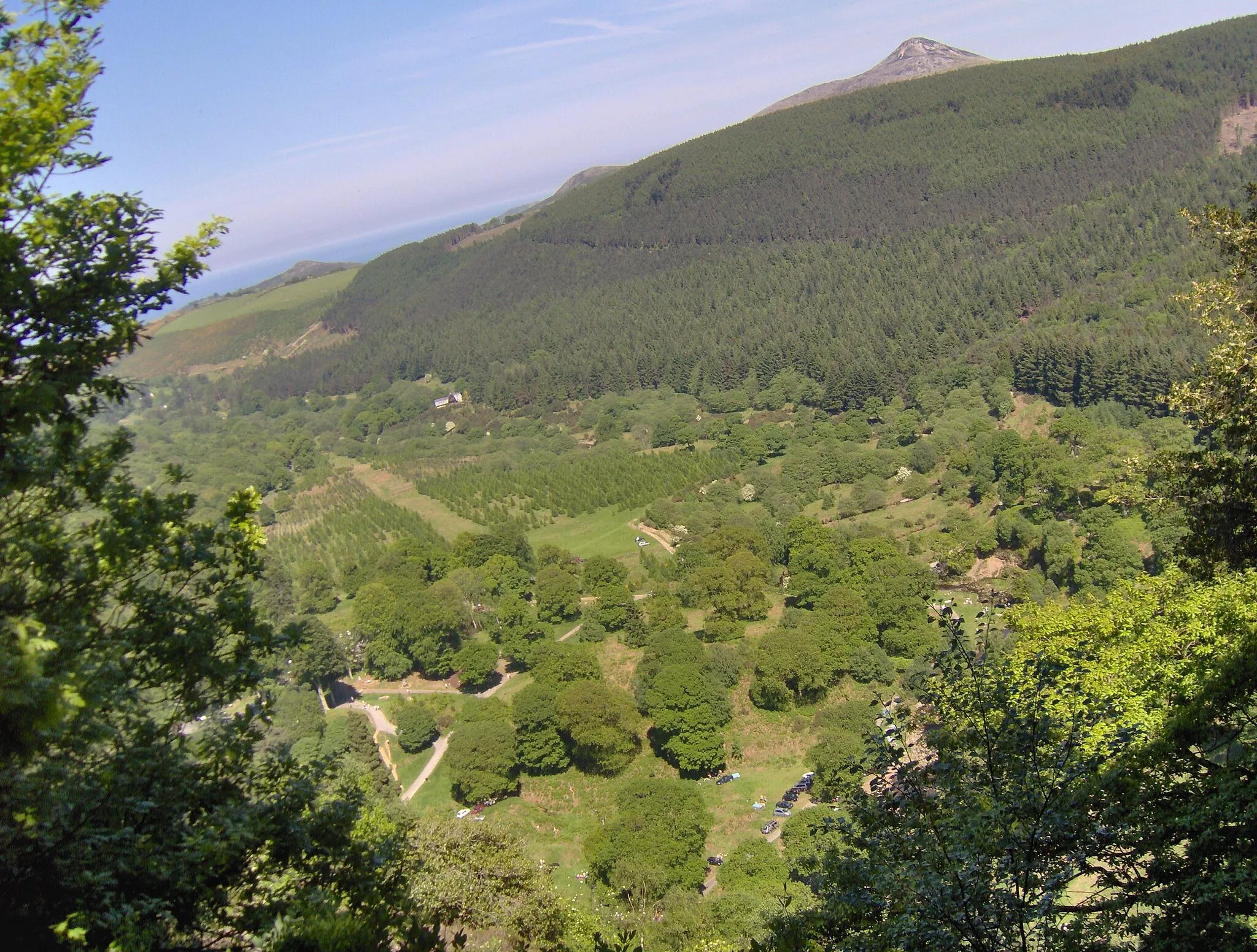 Photo showing: Taken from crest of Djouce Mountain looking east at Bray and the Great Sugar Loaf