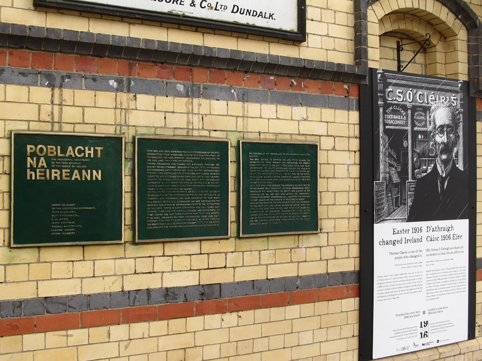 Photo showing: Memorials to the Easter Rising Patriot Tom Clarke at Clarke Station