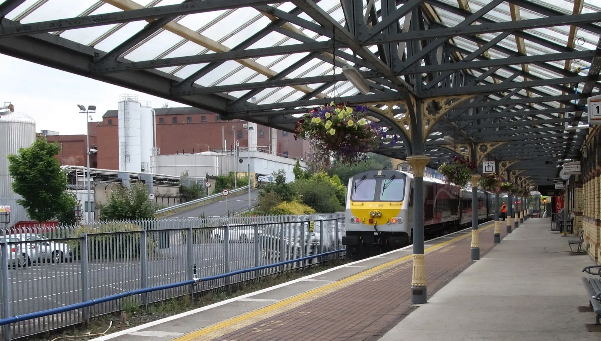 Photo showing: Enterprise train departing Dundalk Clarke for Dublin Connolly