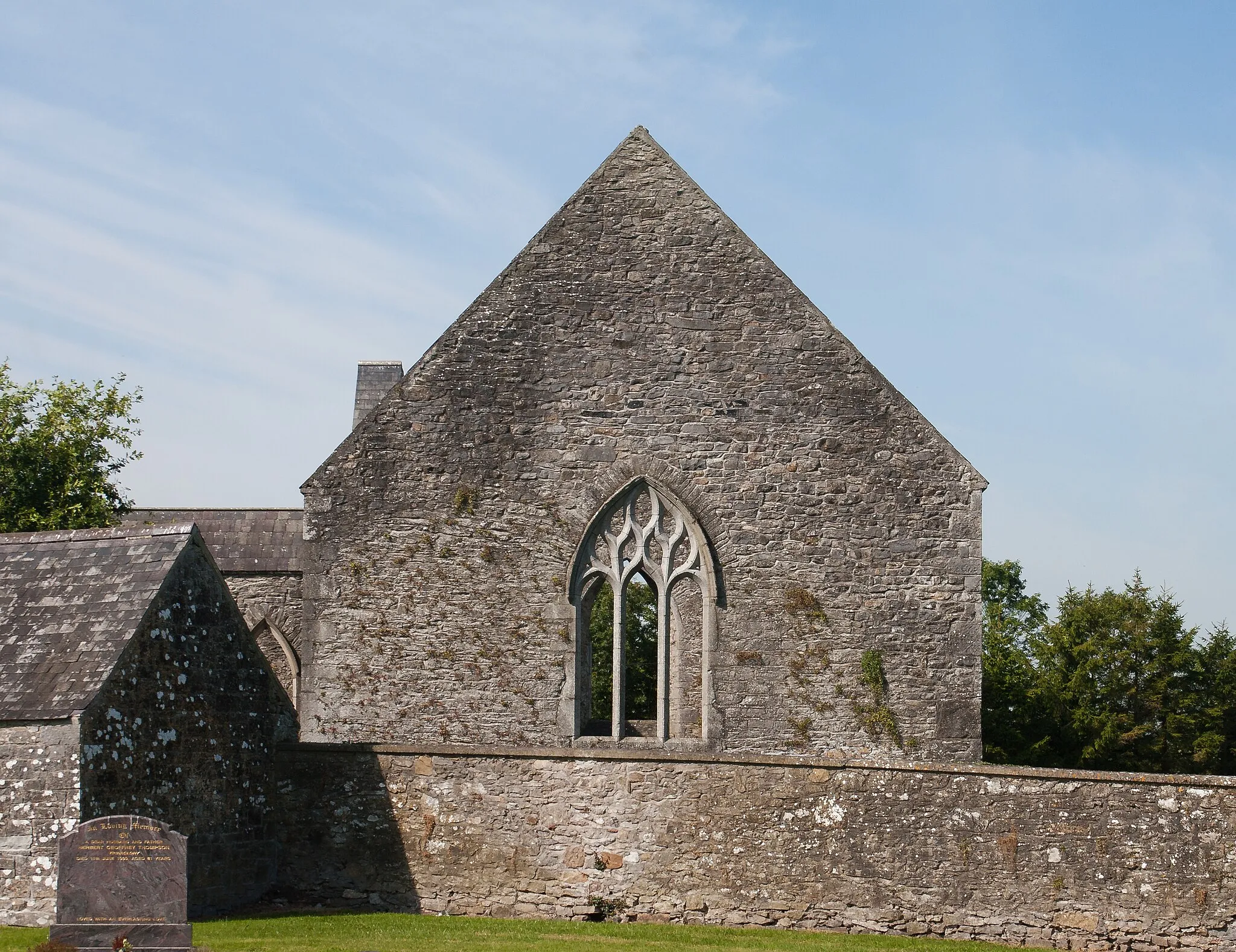 Photo showing: East gable of the Dominican Priory of St. Canice in Aghaboe, 15th century.