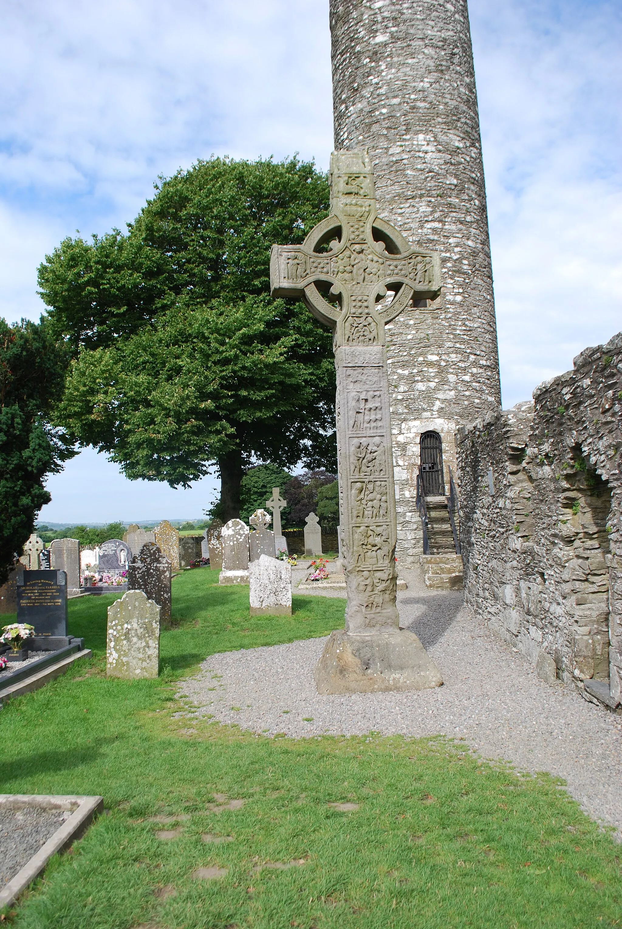 Photo showing: Vue du cimetière de l'ancienne abbaye de Monasterboyce, en Irlande.