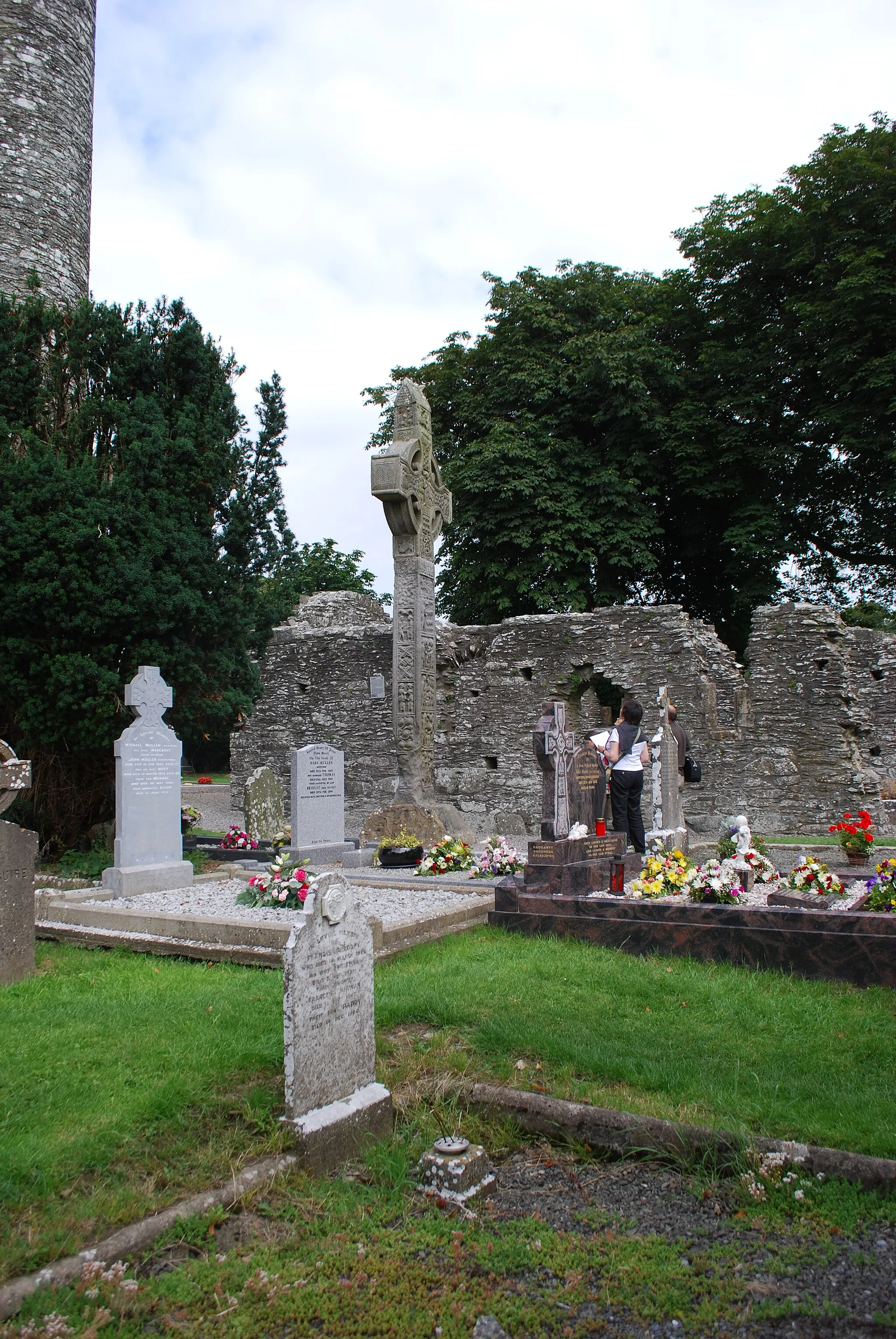 Photo showing: Vue du cimetière de l'ancienne abbaye de Monasterboyce, en Irlande.