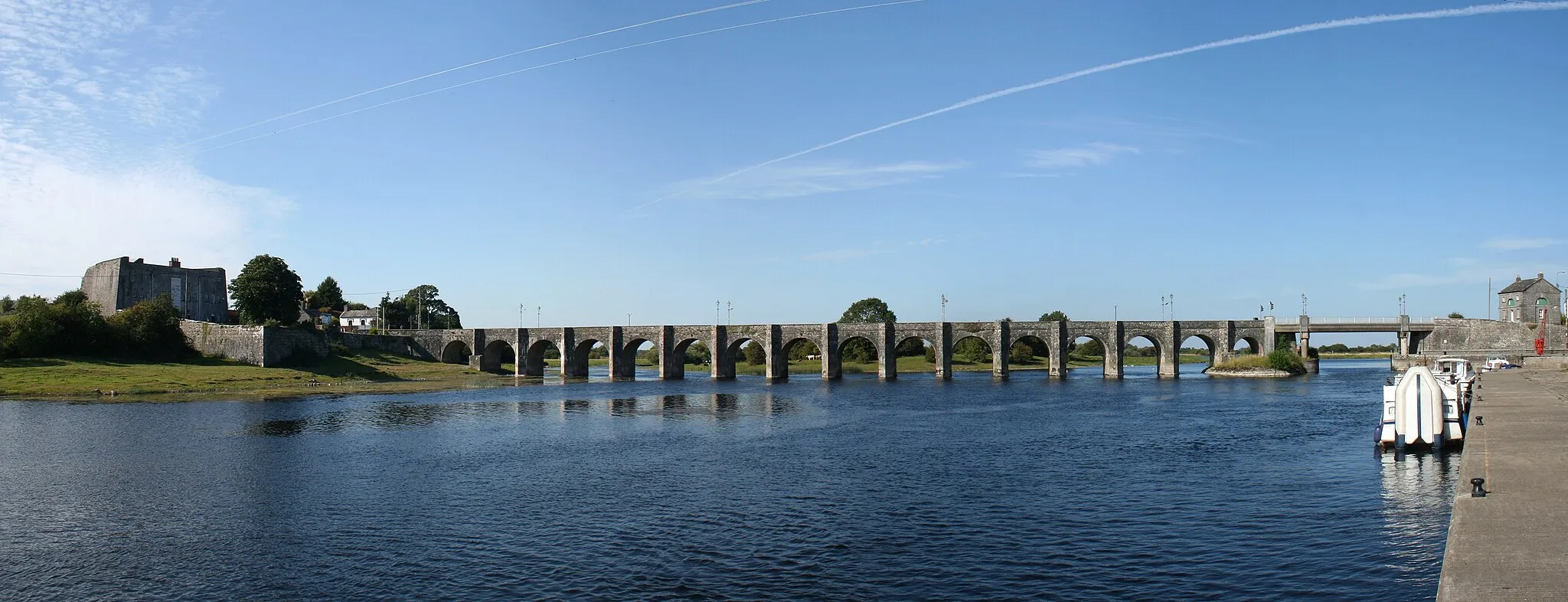 Photo showing: Shannonbridge - Ireland