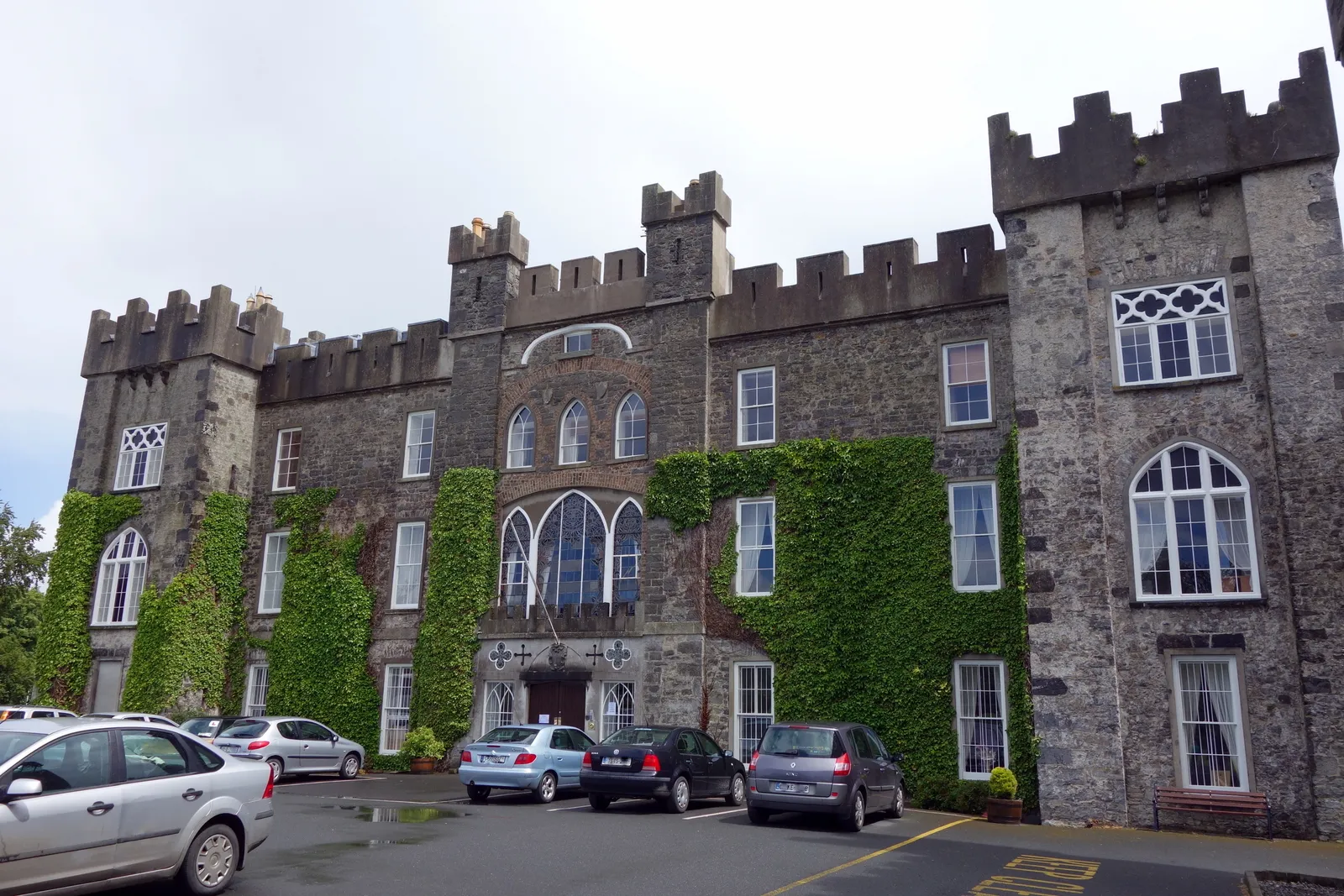 Photo showing: Clongowes Wood College is a voluntary secondary boarding school for boys, located near Clane in County Kildare, Ireland. Founded by the Society of Jesus (Jesuits) in 1814, it is one of Ireland's oldest Catholic schools, and featured prominently in James Joyce's semi-autobiographical novel A Portrait of the Artist as a Young Man. One of five Jesuit schools in Ireland, it had 450 students in 2011/2012 when the fees were €16800 per annum