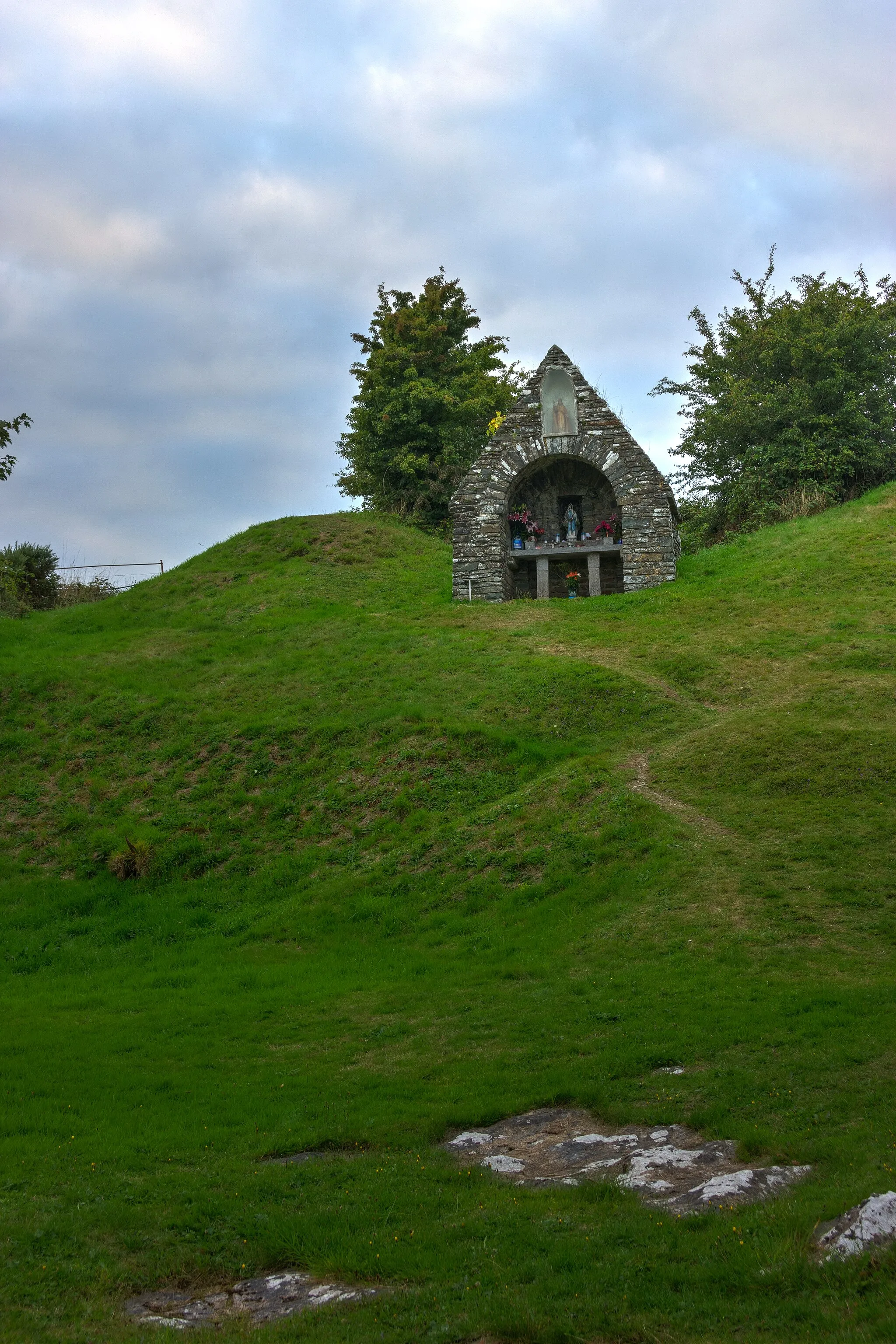 Photo showing: Castlekieran Well, near Carnaross, Co. Meath