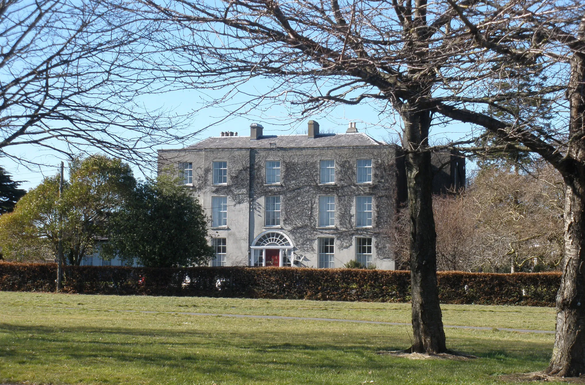 Photo showing: Cypress Grove House, built about 1740, on Cypress Grove Road in Templeogue, Dublin, Ireland, occupied by the White Fathers