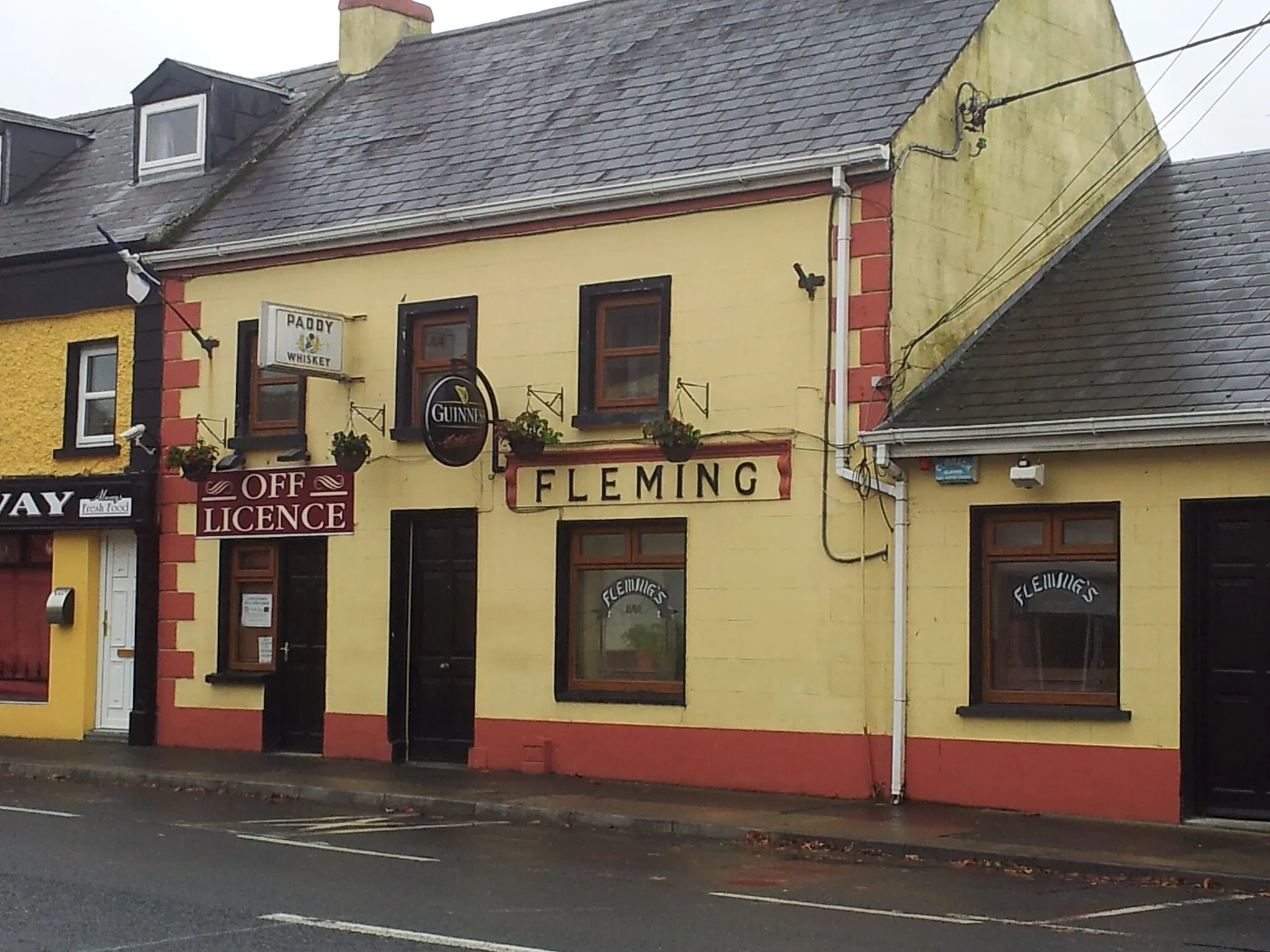Photo showing: Ballylinan Fleming's Pub