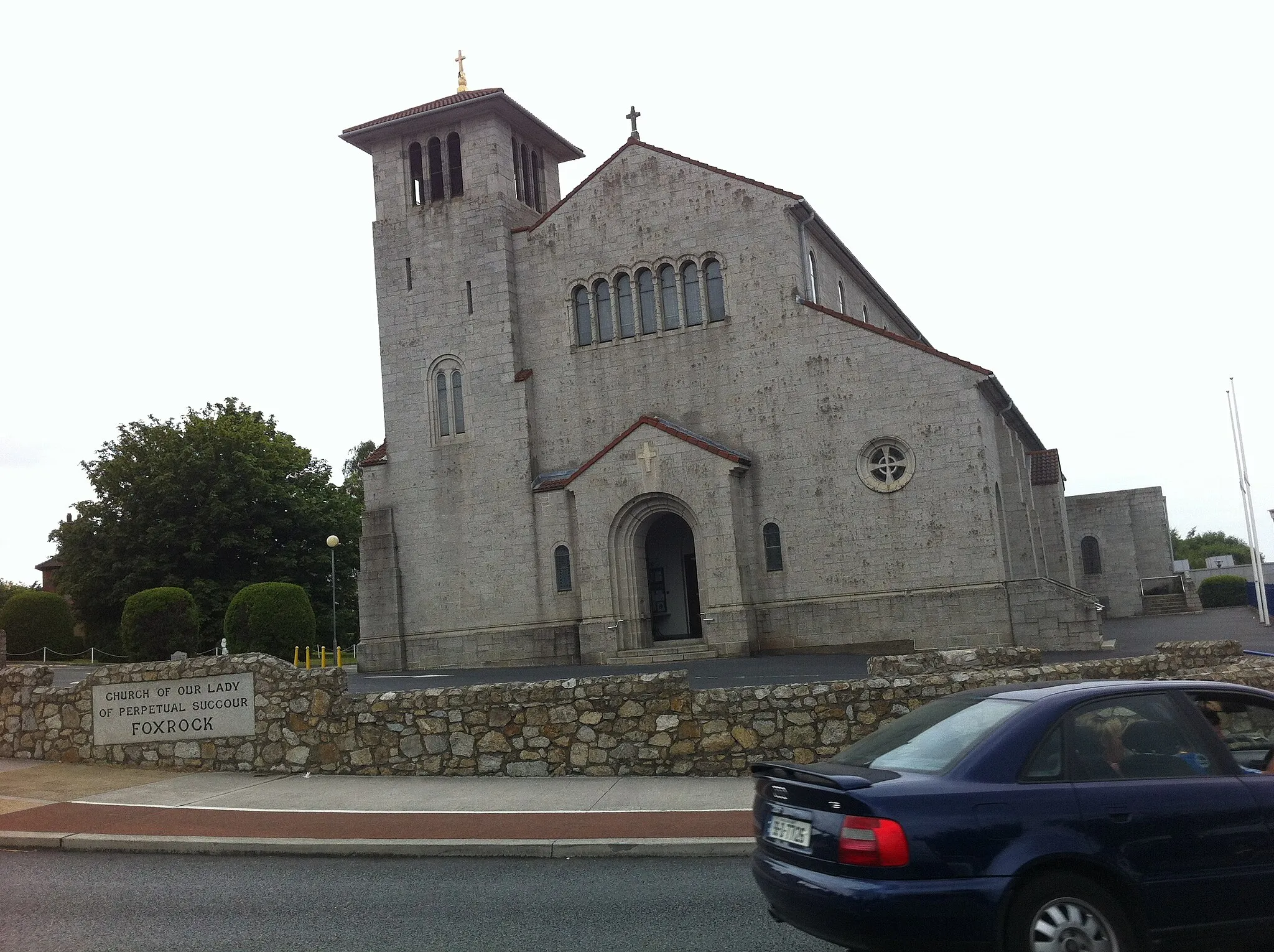 Photo showing: Church of Our Lady of Perpetual Succour, Foxrock
