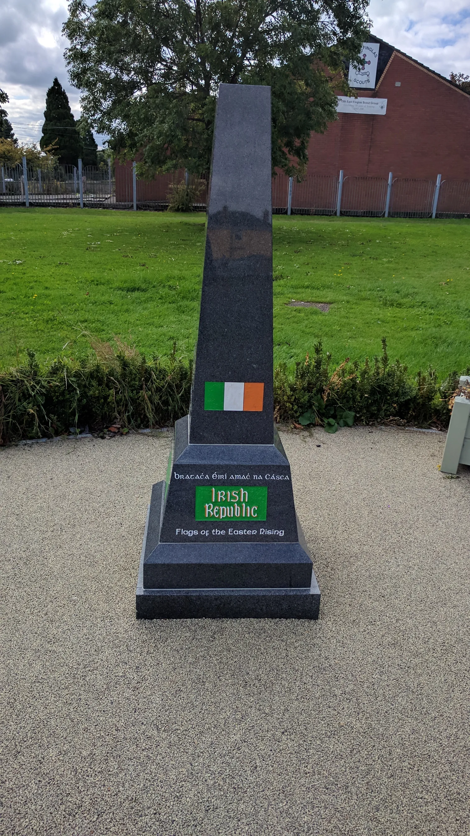Photo showing: A monument in Finglas, Dublin depicting the various flags used in the 1916 Easter Rising.