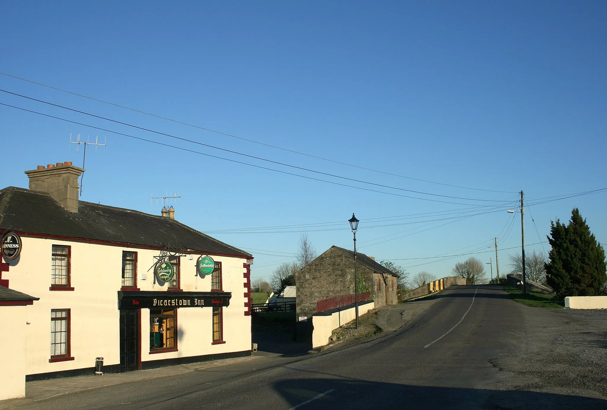 Photo showing: R427 crossing the Grand Canal at Vicarstown, County Laois, Ireland