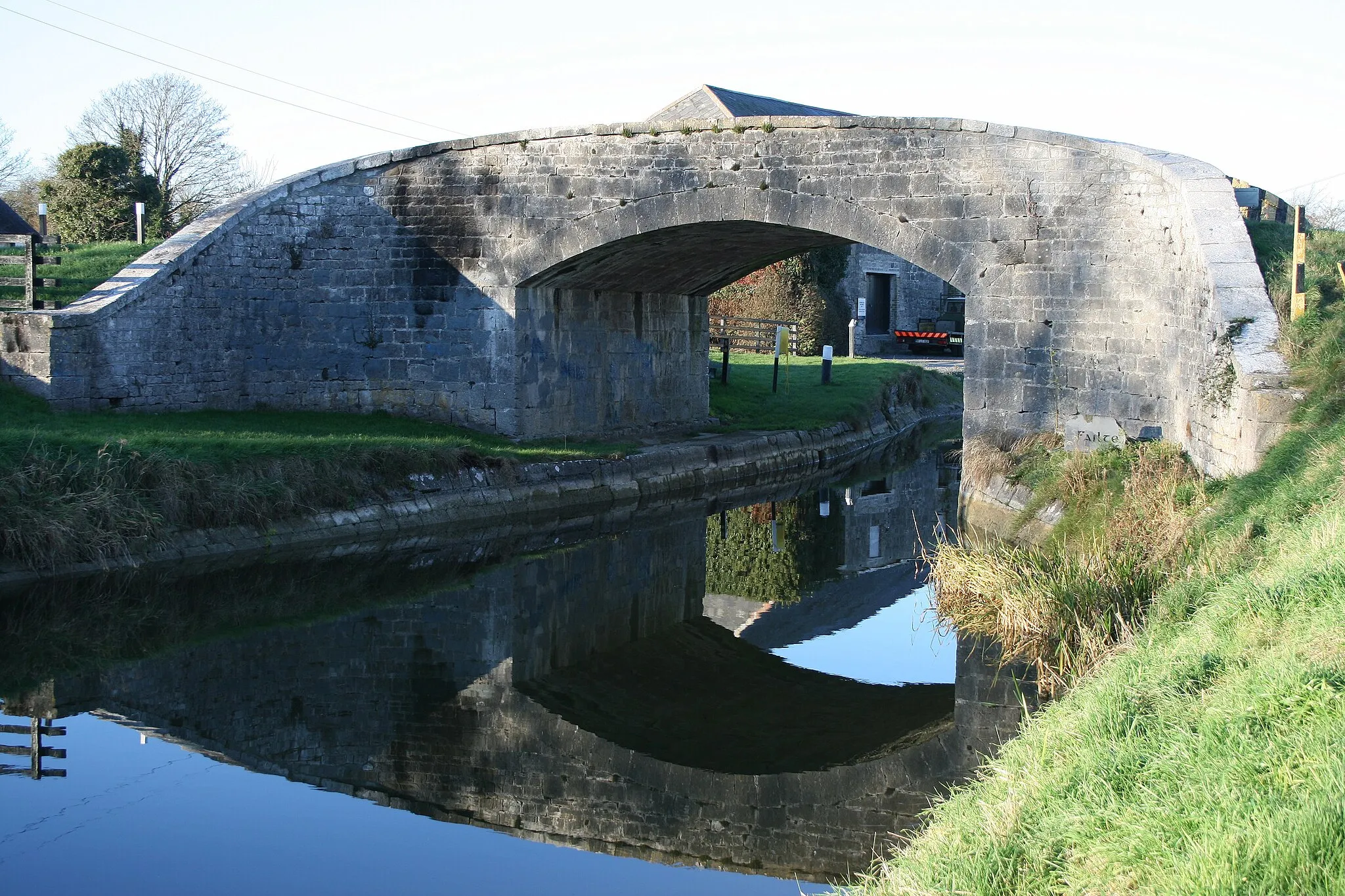 Photo showing: The R427 bridging over the Grand Canal at Vicarstown, County Laois, Ireland