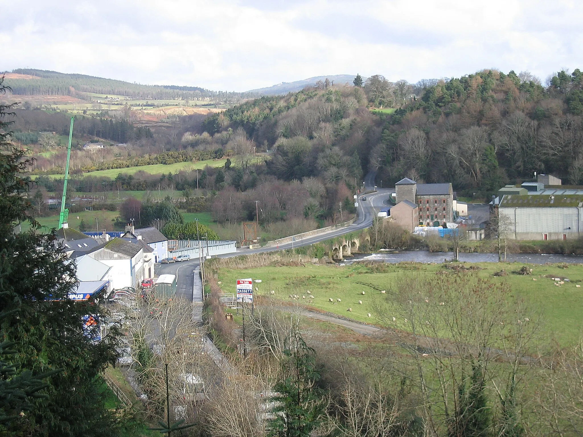 Photo showing: Rathdrum, County Wicklow; showing the R752 approach from the East and bridge over the River Avonmore. (Sarah777 00:25, 3 February 2007 (UTC))