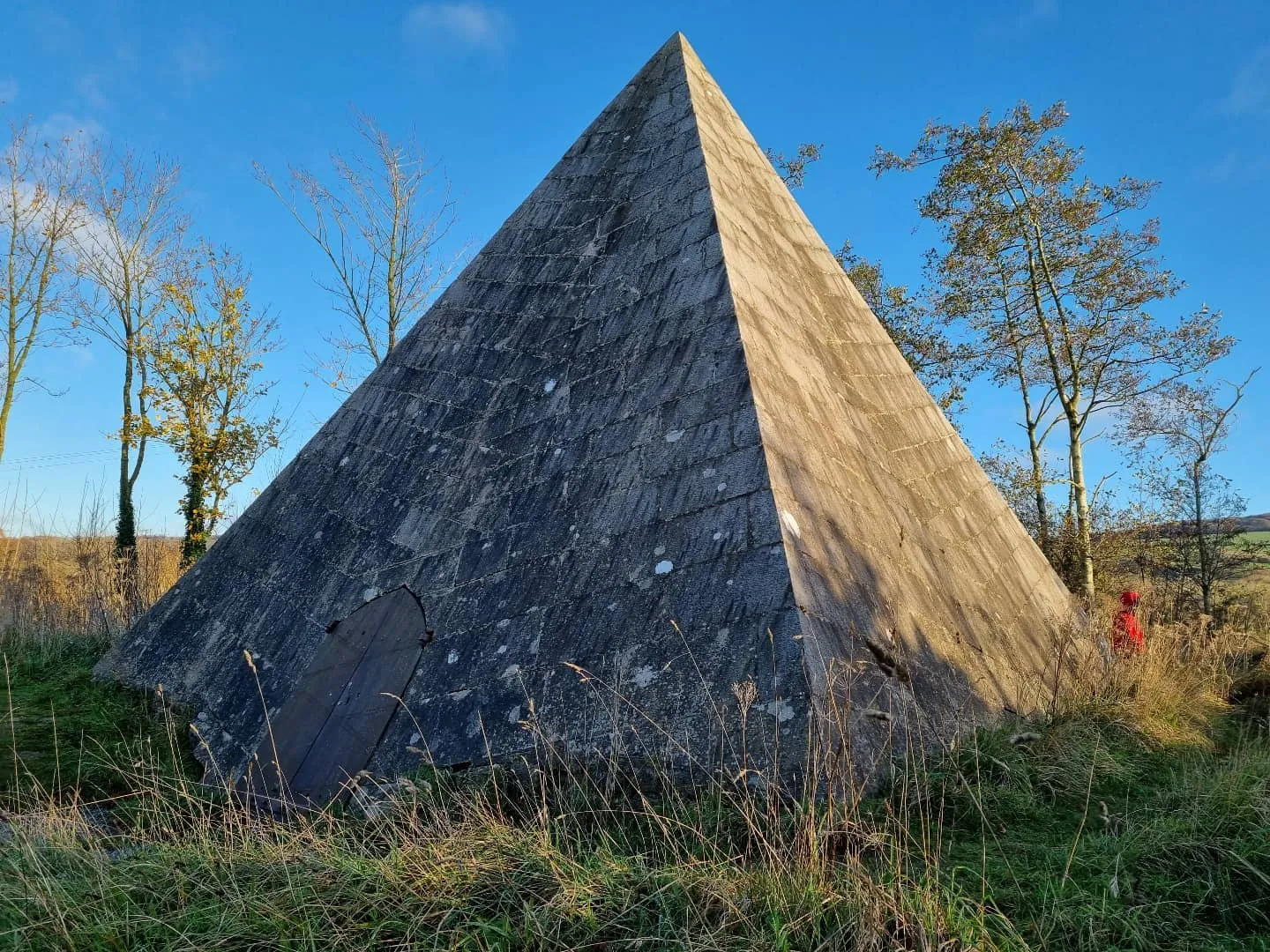 Photo showing: County Offaly, Kinnitty Pyramid.