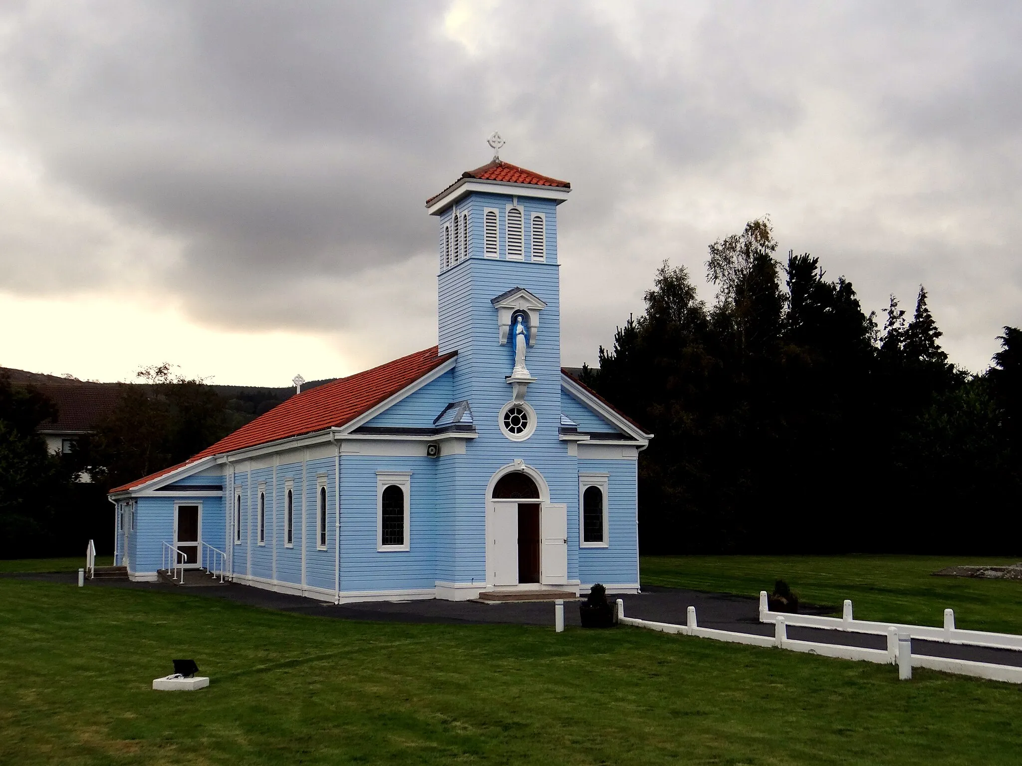 Photo showing: Blue Church