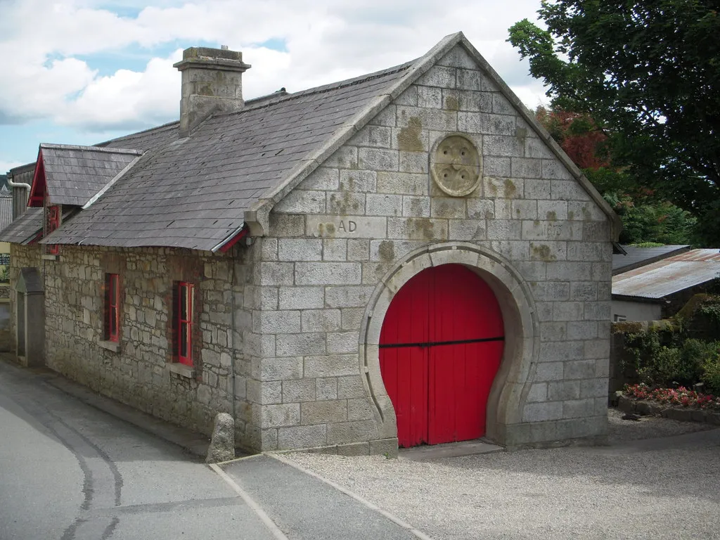 Photo showing: Old Smithy, Aughrim, Co Wicklow The date over the doors is 1873.
