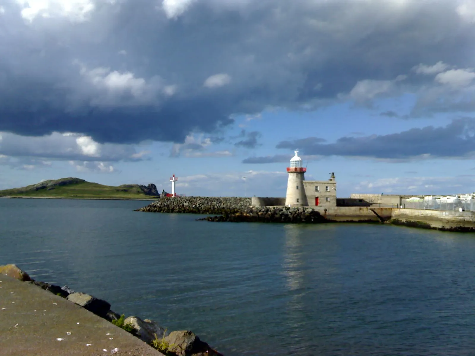 Photo showing: Howth Harbour Lighthouses