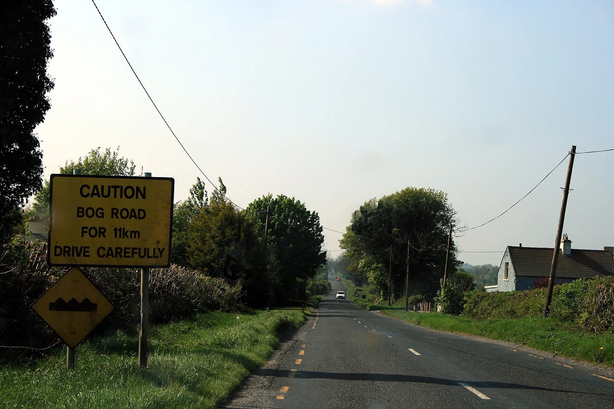 Photo showing: The R400 north of Rhode, County Offaly