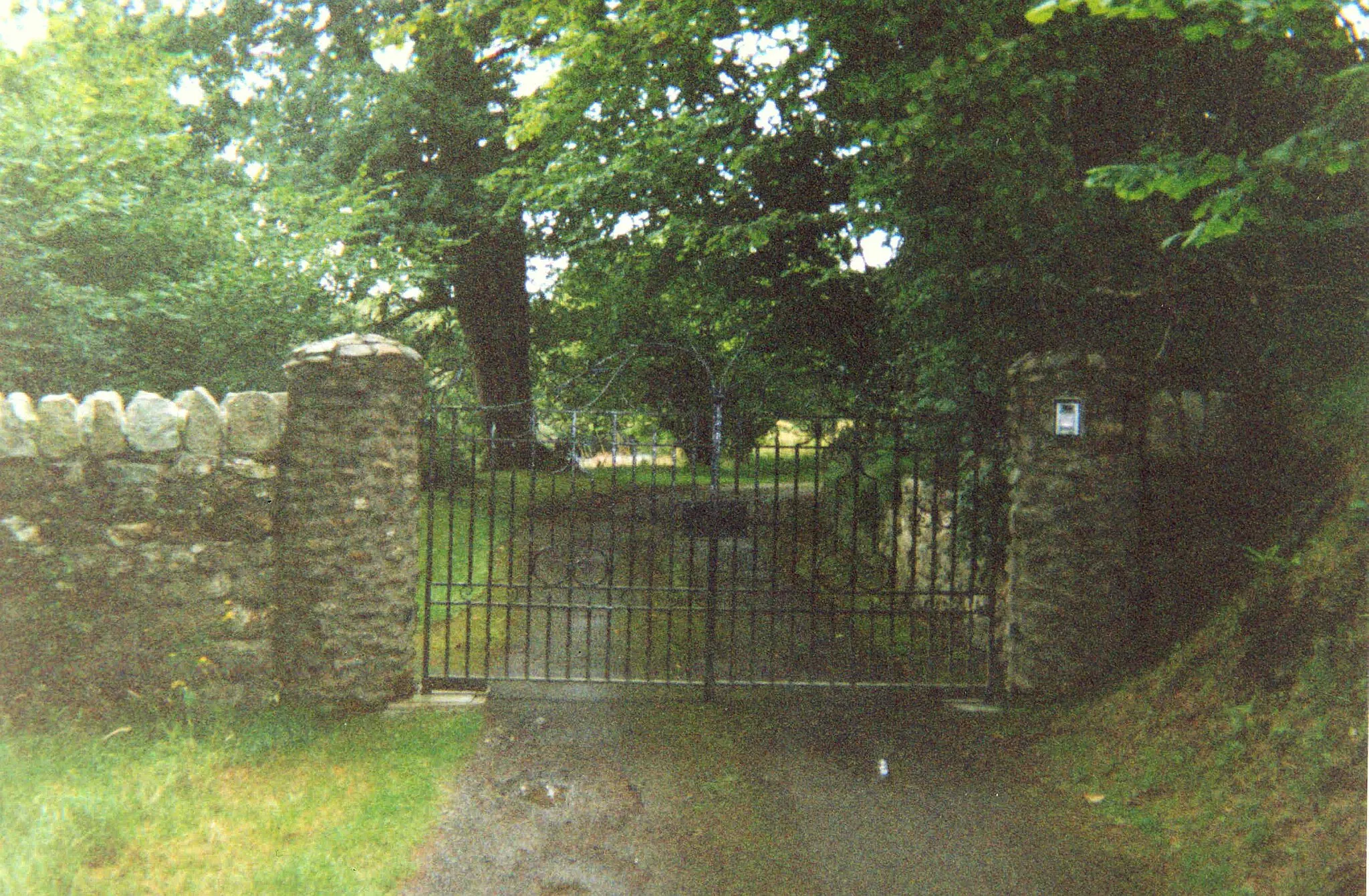 Photo showing: Gate to Annamoe Old Rectory