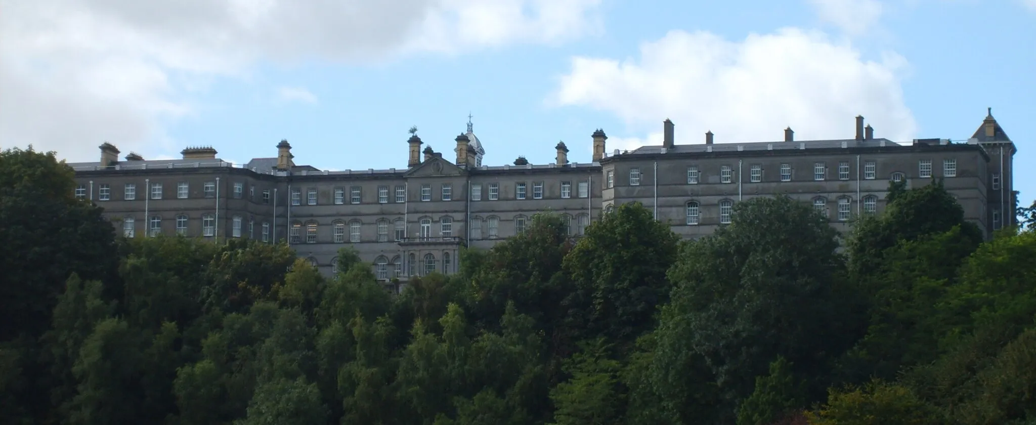 Photo showing: Stewarts Hospital main building from Mill Lane in Palmerstown