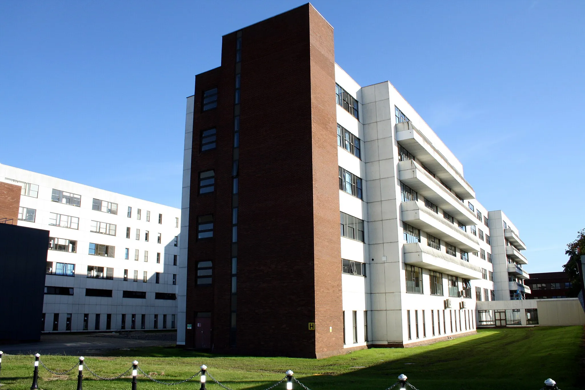 Photo showing: A photo of two of the main medical buildings in Beaumont Hospital, Dublin.