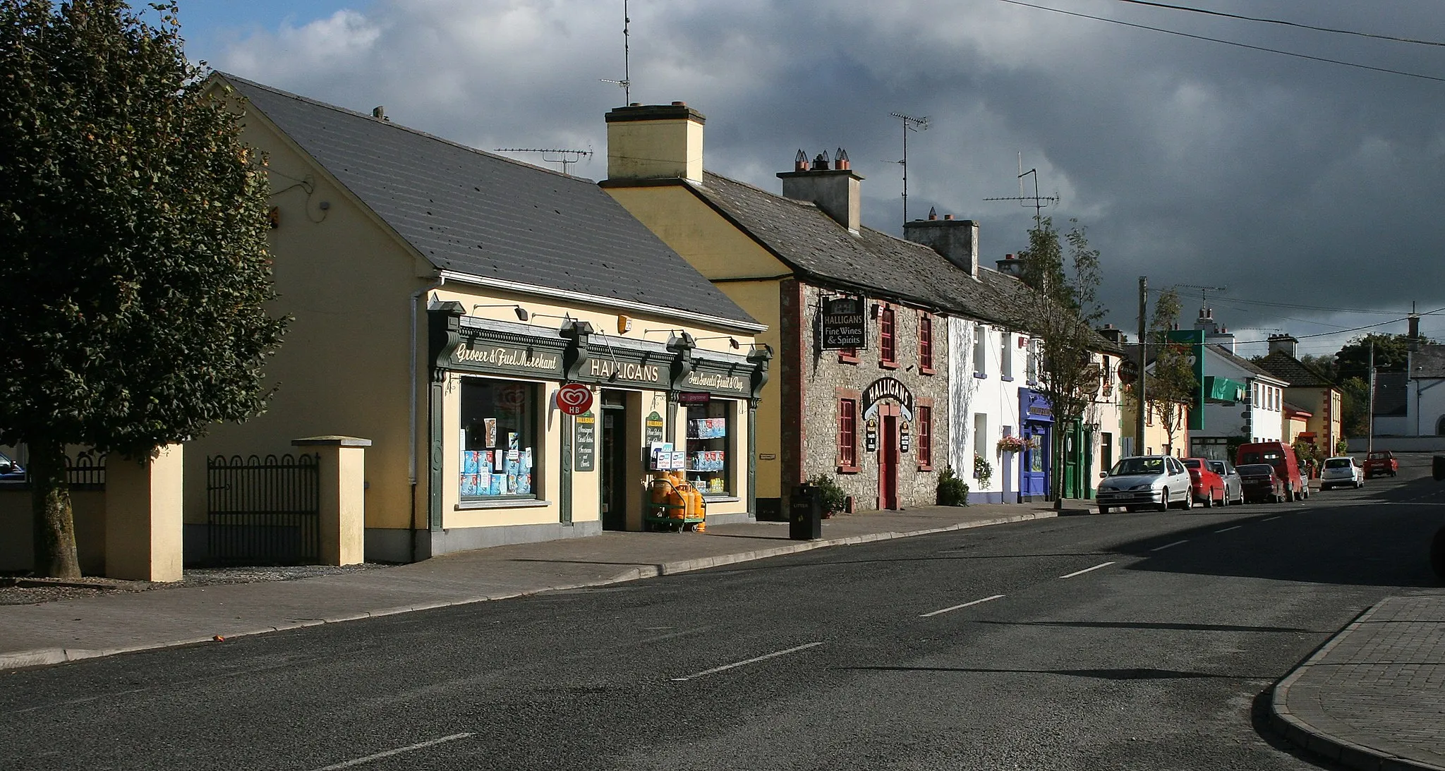 Photo showing: Ballynacargy, County Westmeath, near to Baile na Carraige and  New Town, Westmeath, Ireland. On the R392, the Royal Canal also runs through the village.