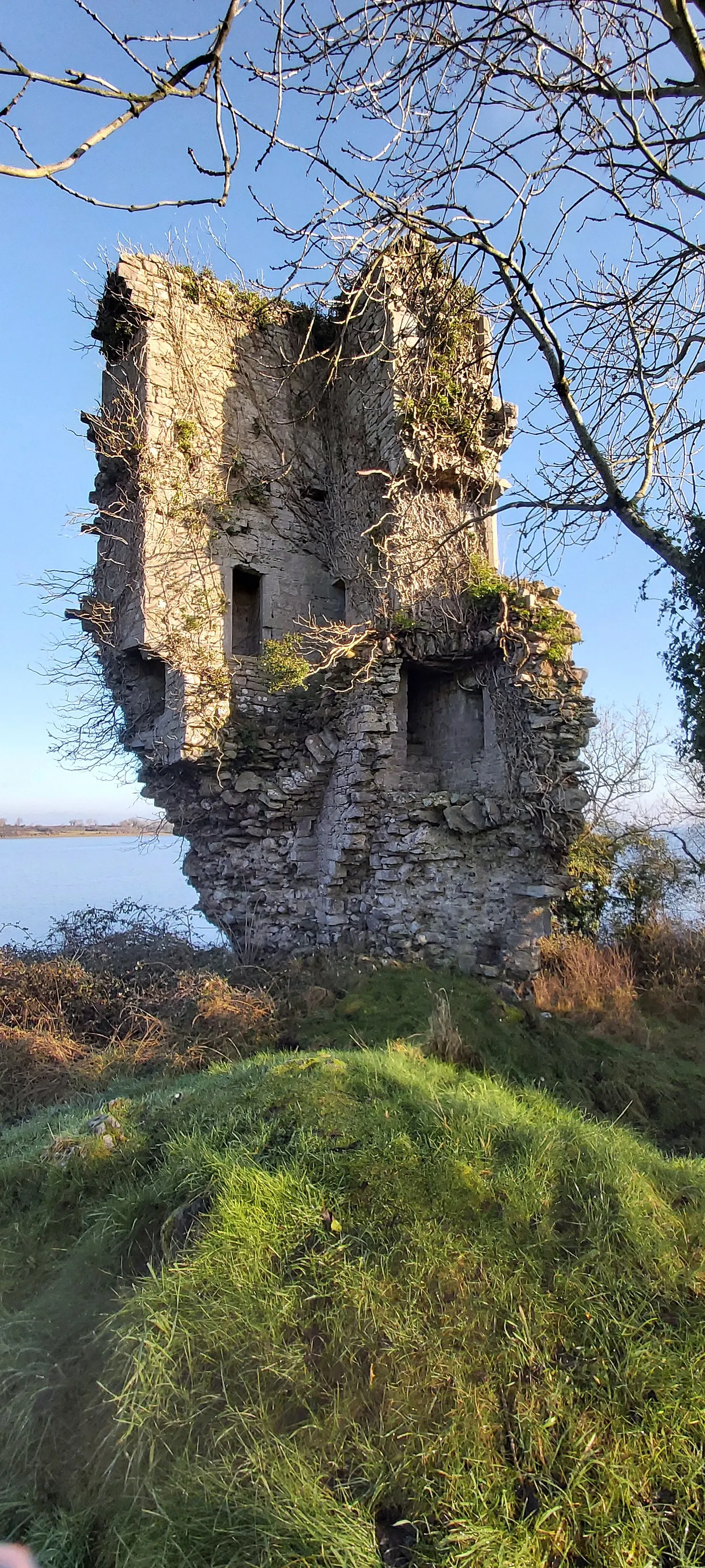 Photo showing: Galey Castle ruin with stairs, doorways and windows visible