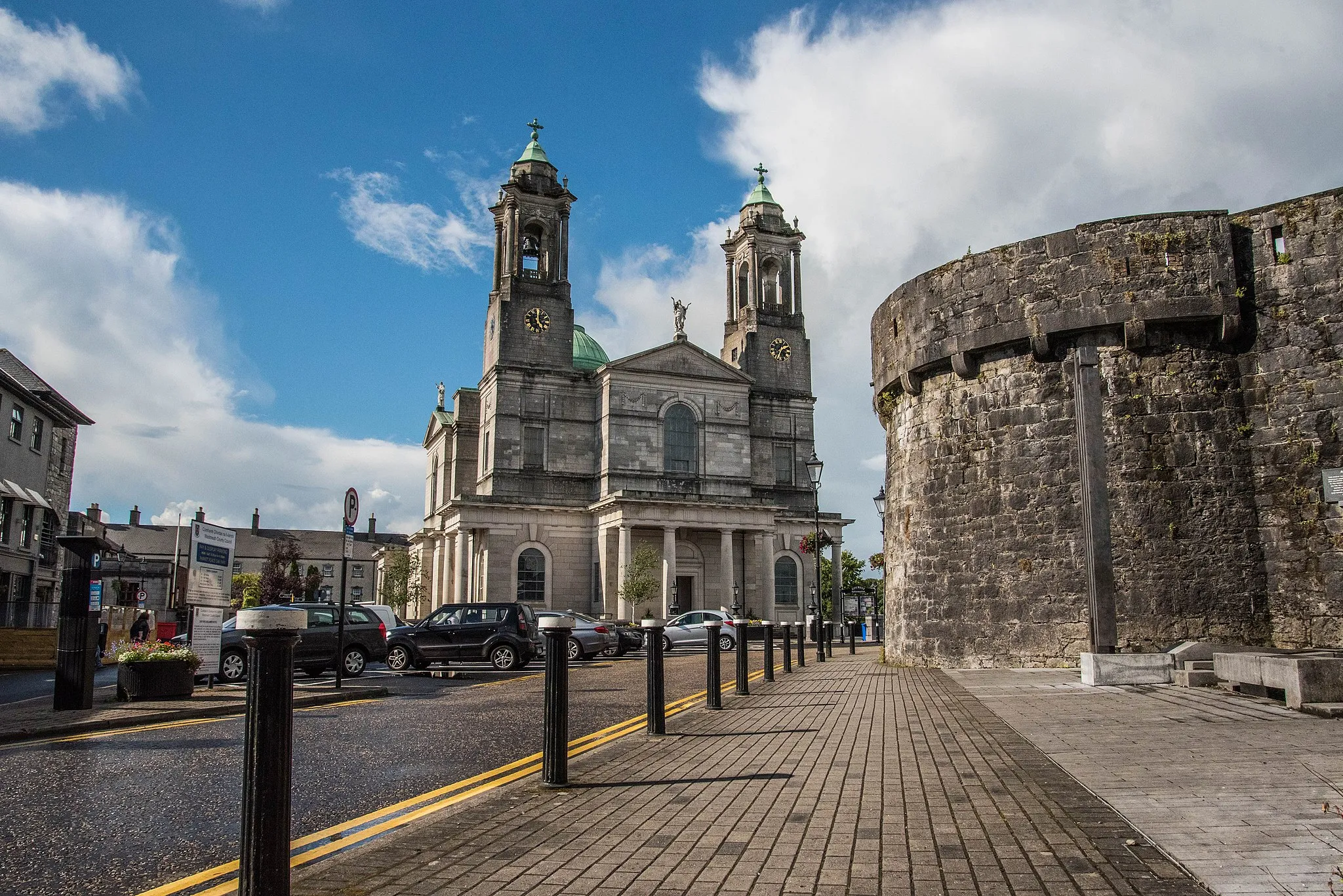 Photo showing: Athlone, SS Peter and Paul's Church.