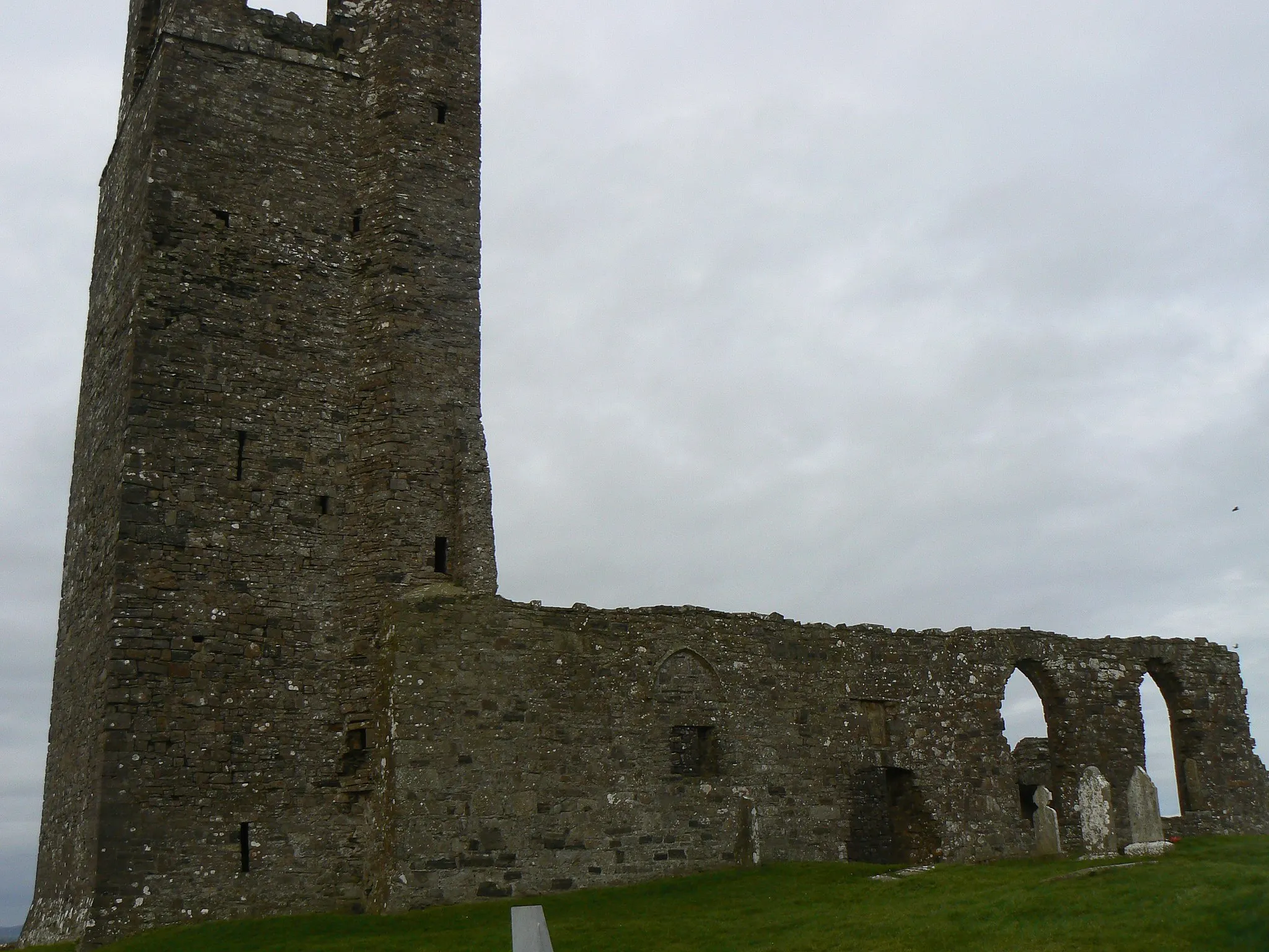 Photo showing: Northeastern view of the church at Skryne