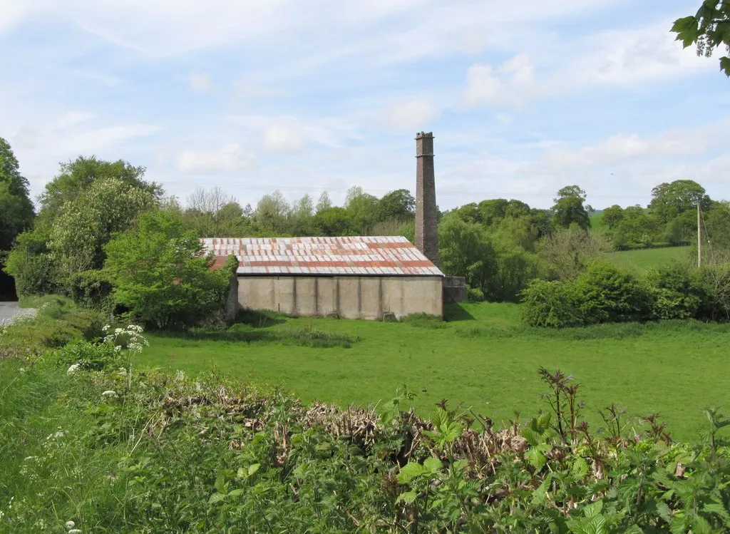 Photo showing: A chimneyed farm building opposite Lurgana House