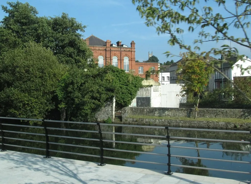 Photo showing: The rear of Newry's City Hall seen across the Newry Canal