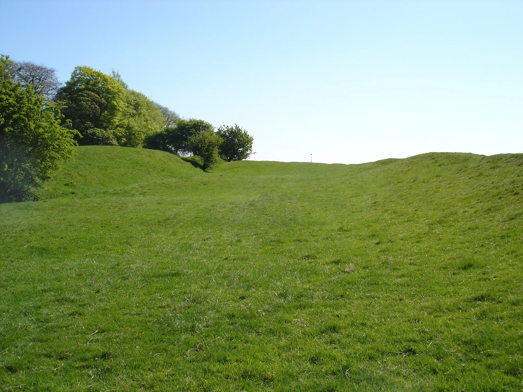 Photo showing: Banqueting Hall area of the Hill of Tara, County Meath, Ireland