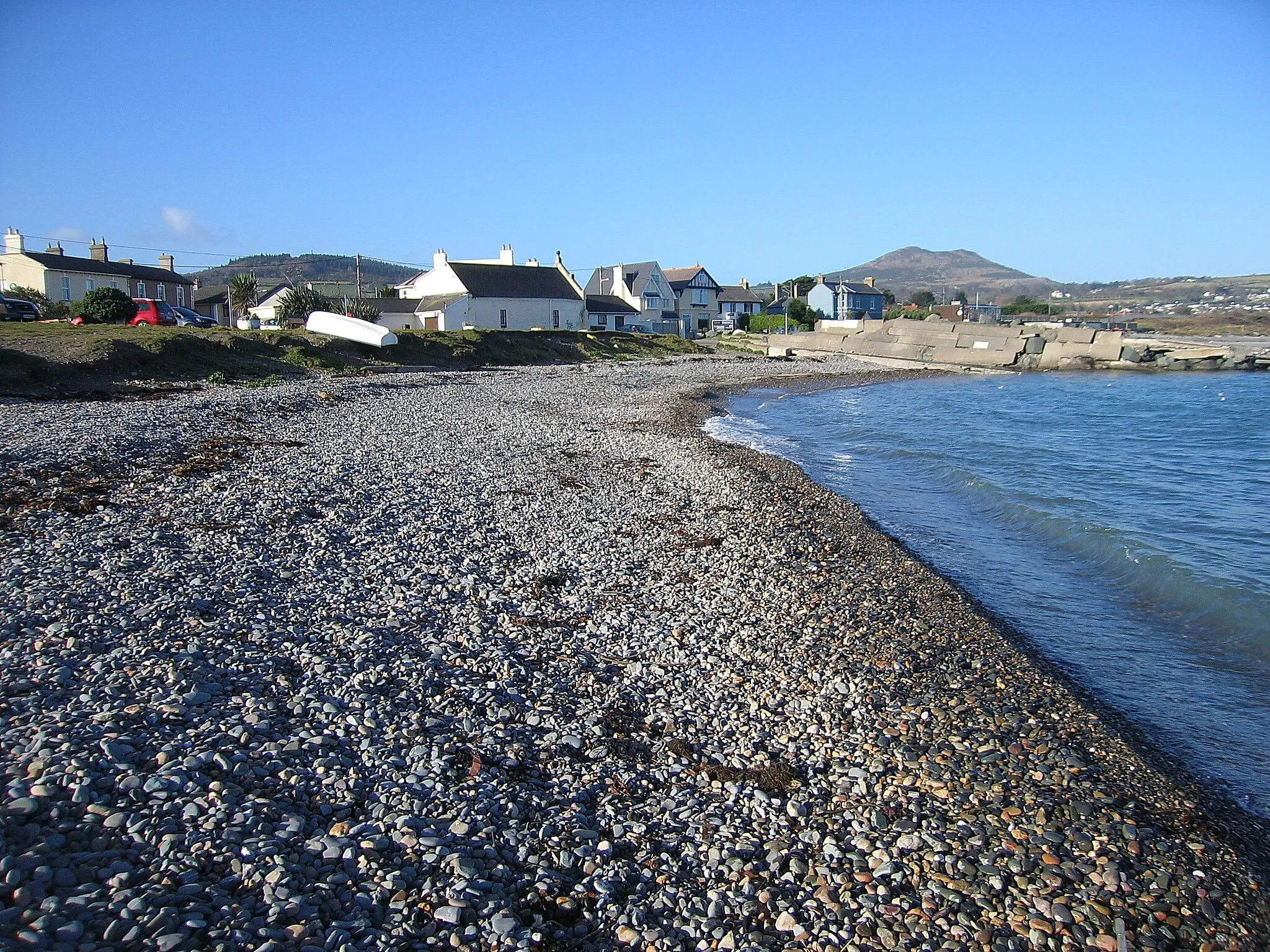 Photo showing: Greystones Harbour, with Little Sugar Loaf - background, right.