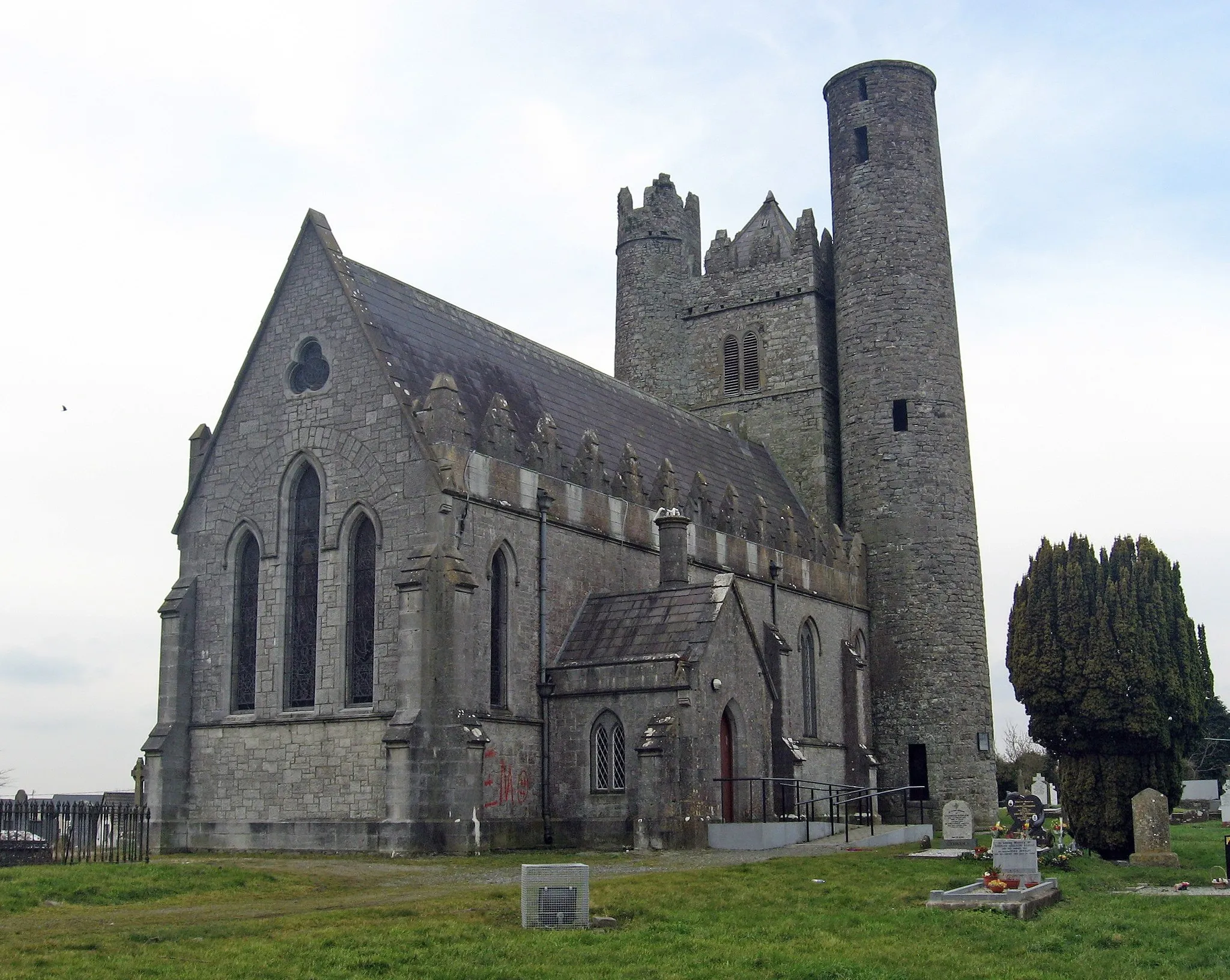 Photo showing: Church and Round Tower at Lusk, OS grid O2154 :: Geograph Ireland. The Round Tower is the only surviving monument of the Early Christian period monastic foundation.