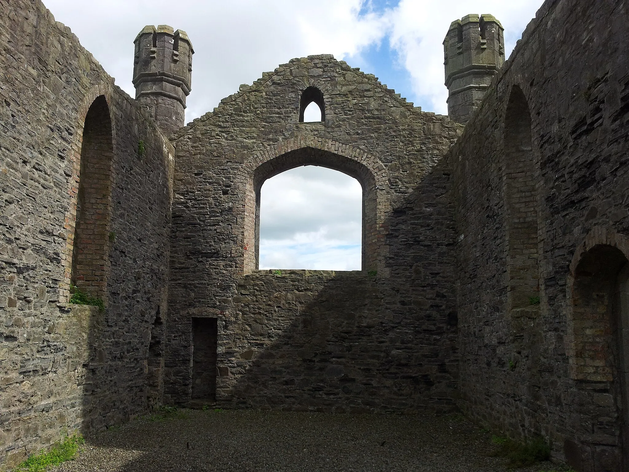 Photo showing: Taghadoe Round Tower Church