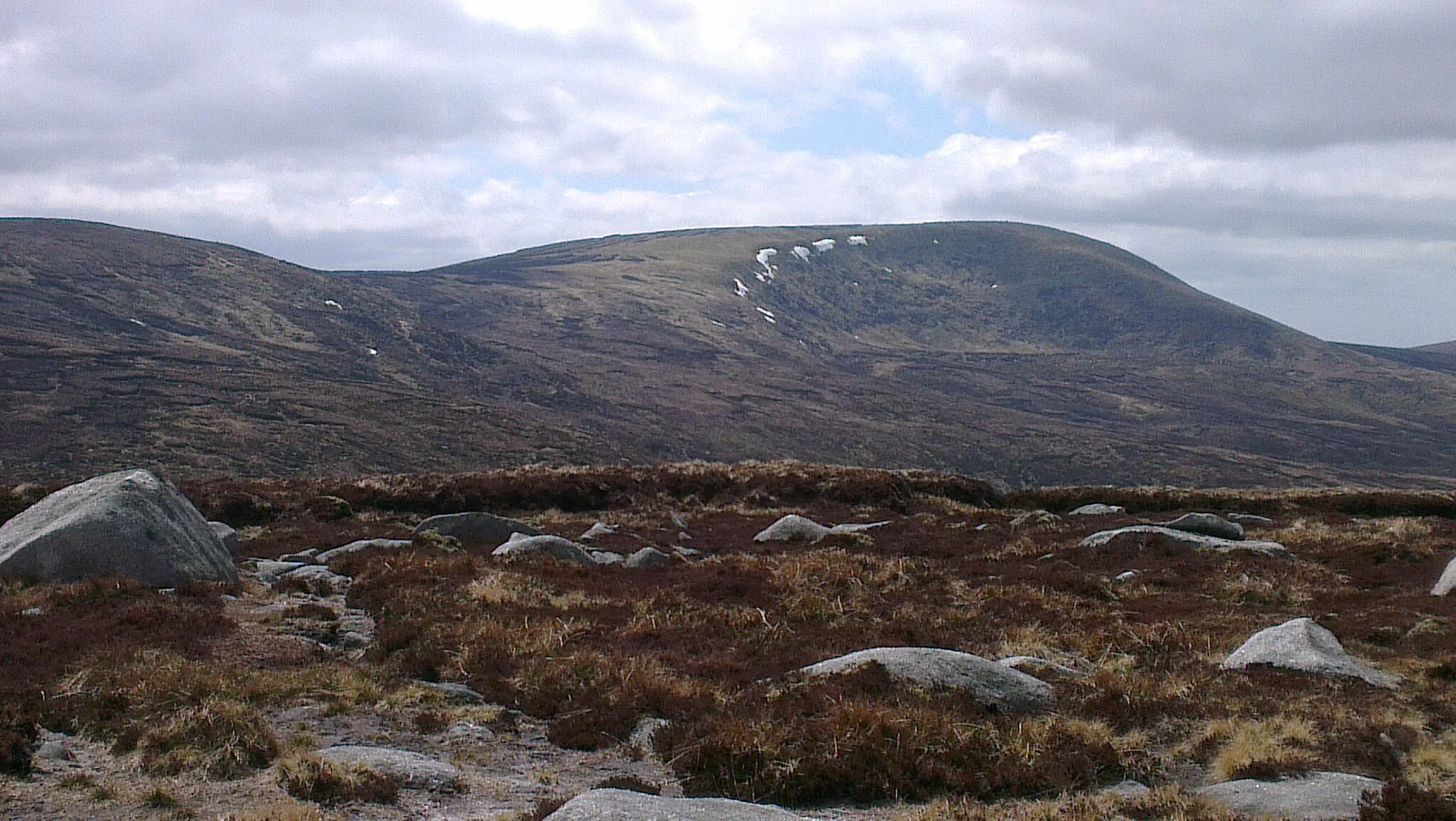 Photo showing: Mullaghcleevaun's northern corrie, Wicklow, Ireland