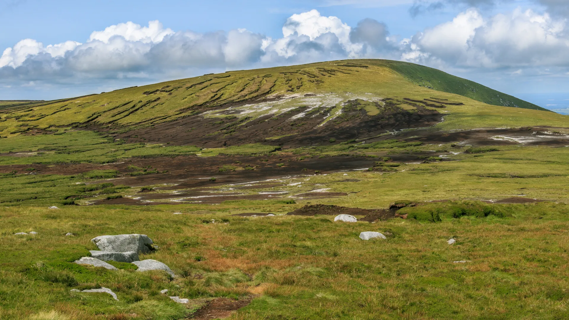 Photo showing: Looking from near the East Top (790m) toward Mullaghcleevaun (849m).