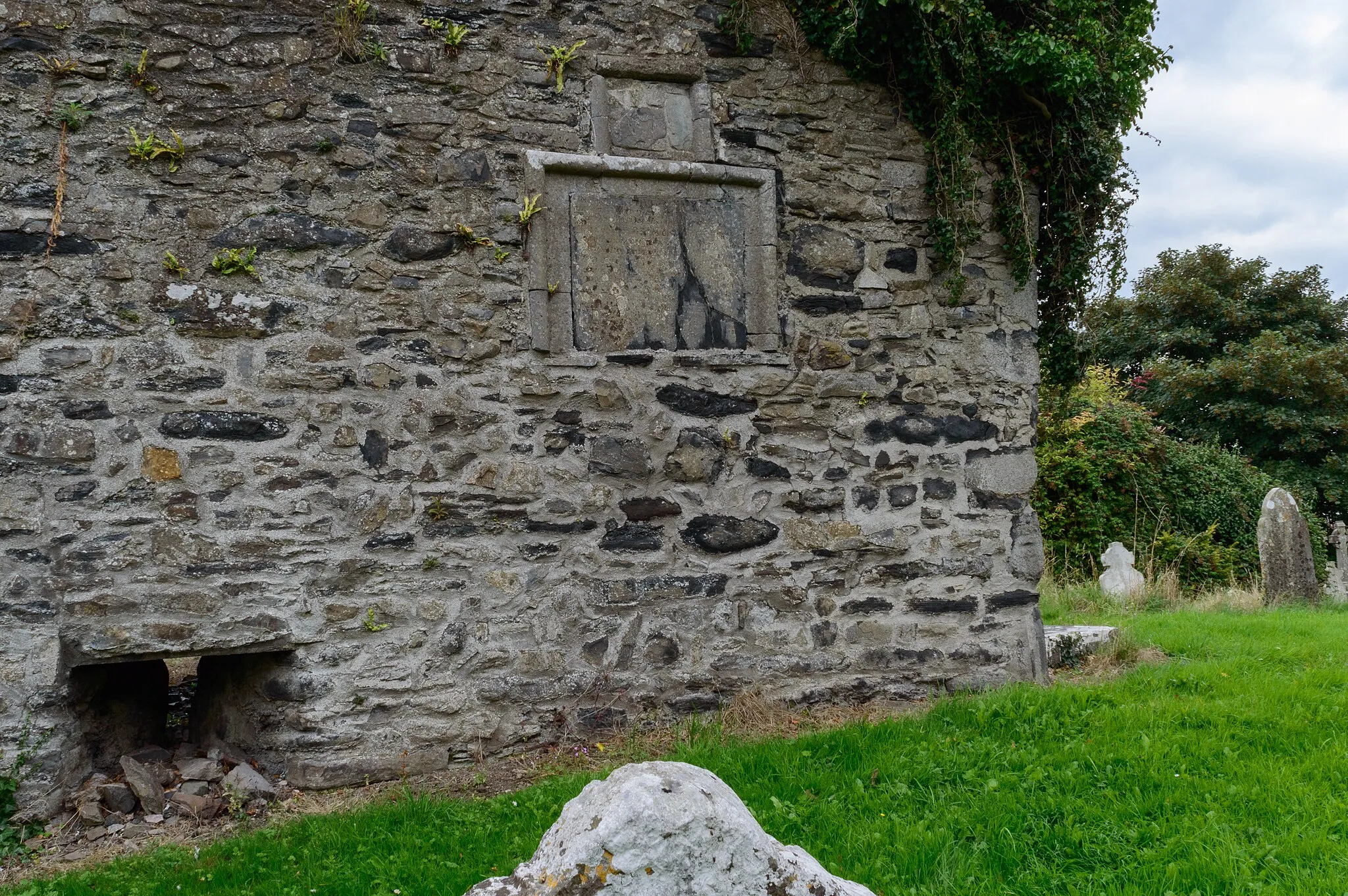 Photo showing: Buzzardstown Church & Graveyard