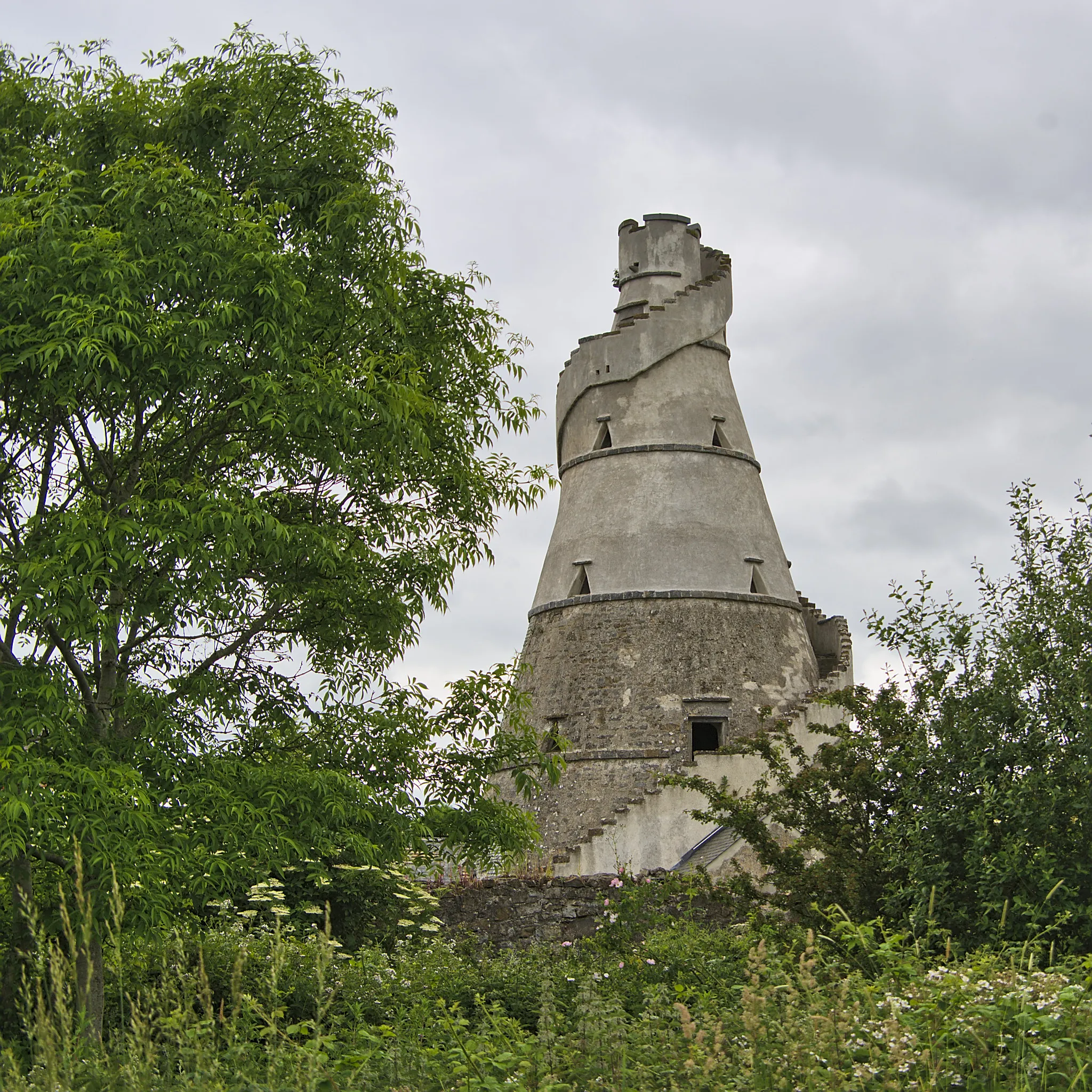 Photo showing: 500px provided description: This is actually called "The Wonderful Barn" and was built in the 16th century as a way of keeping local people usefully employed during a recession. [#clouds ,#tower ,#architecture ,#green ,#farm ,#ireland ,#leixlip ,#county dublin ,#wonderful barn]