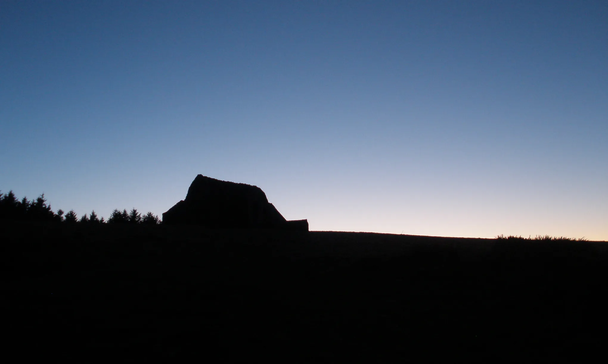 Photo showing: The summit of Montpelier Hill in Dublin, topped by the Hellfire Club ruin, half an hour after sunset.