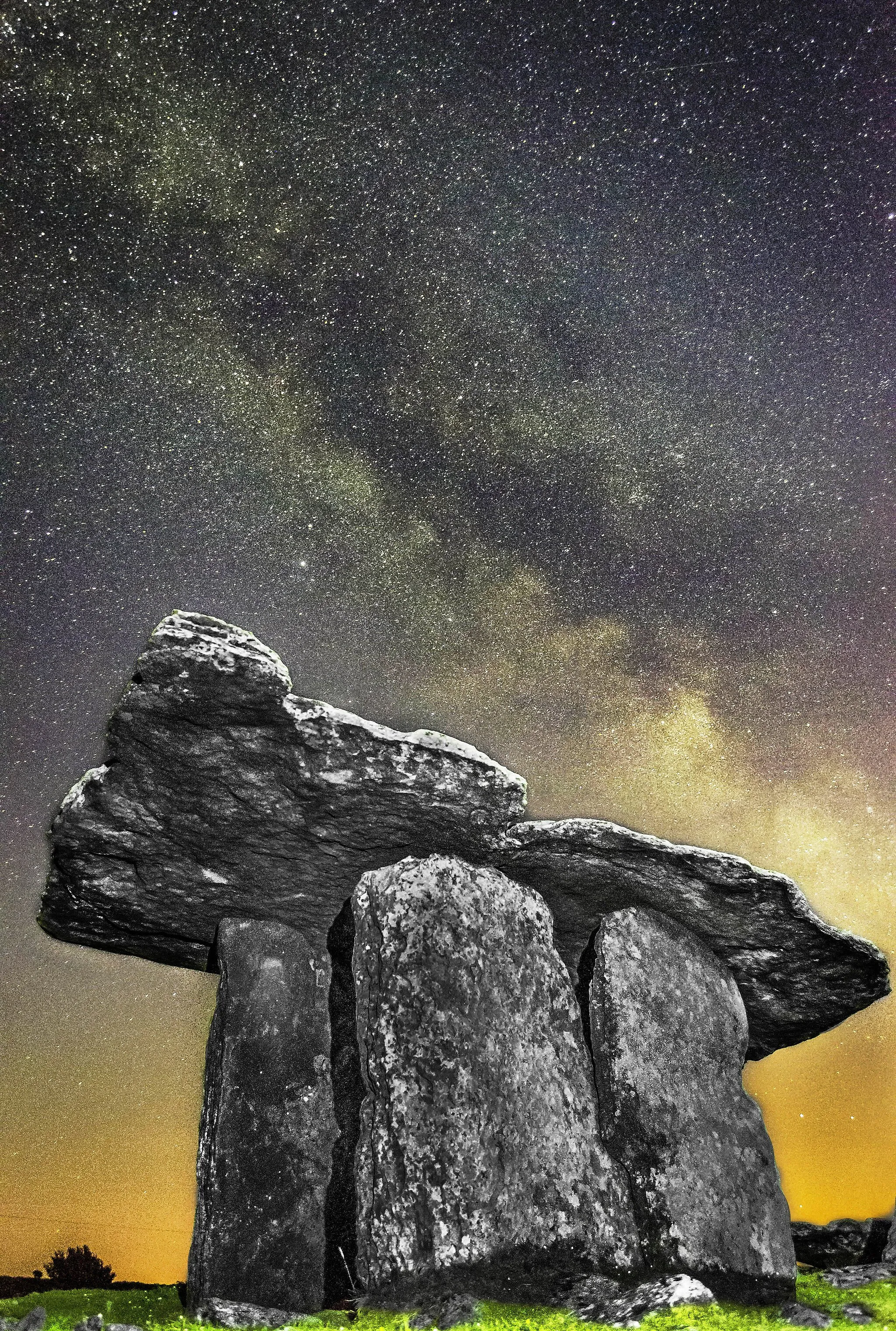 Photo showing: Poulnabrone Portal Tomb