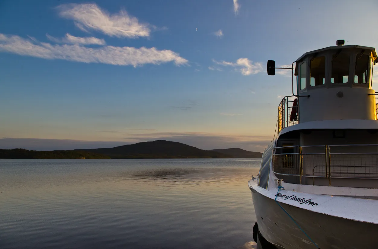 Photo showing: tour boat at Parks Castle on the north east shore of Lough Gill in Co Leitrim.