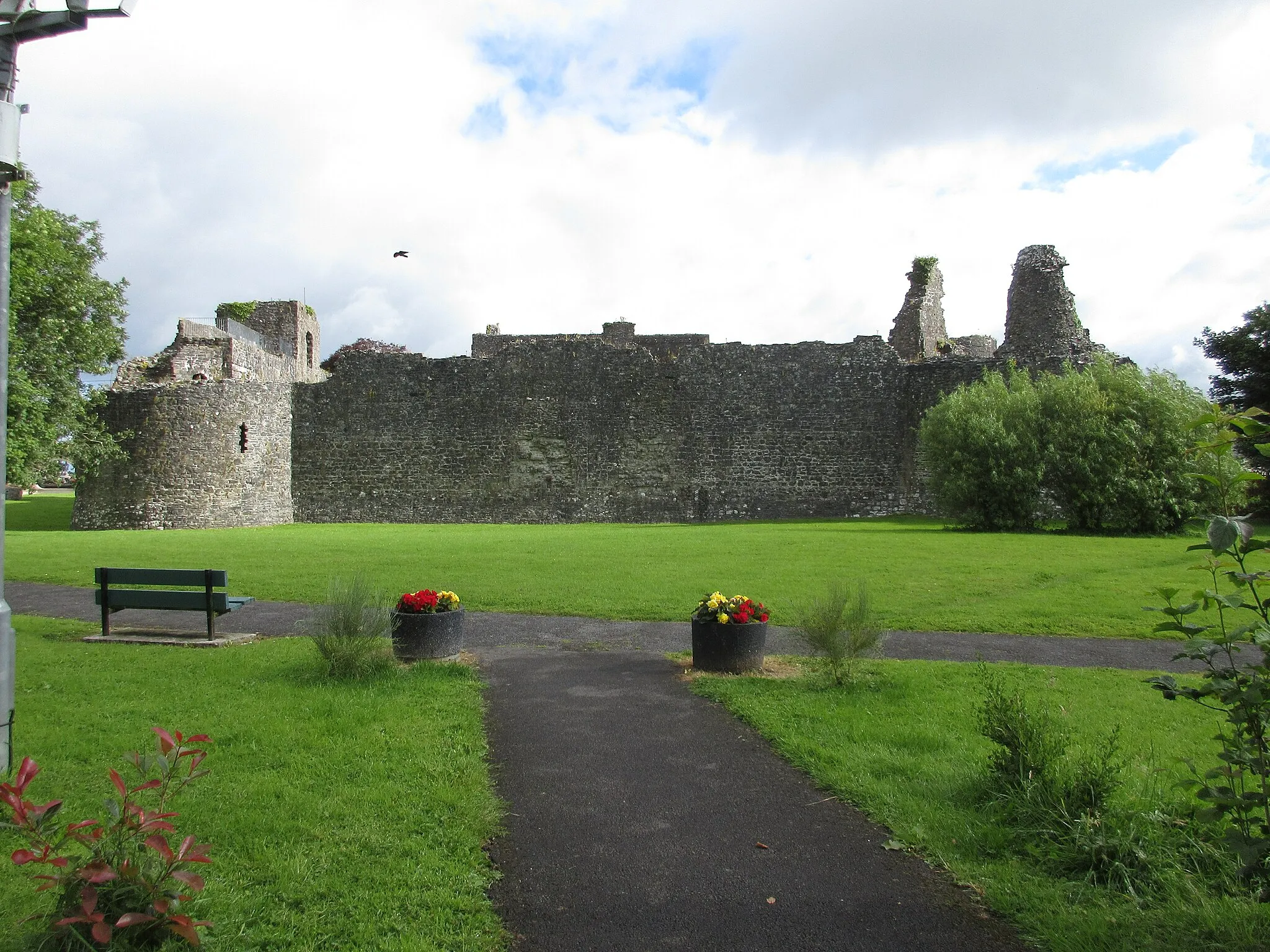 Photo showing: Ballymote heritage trail with castle