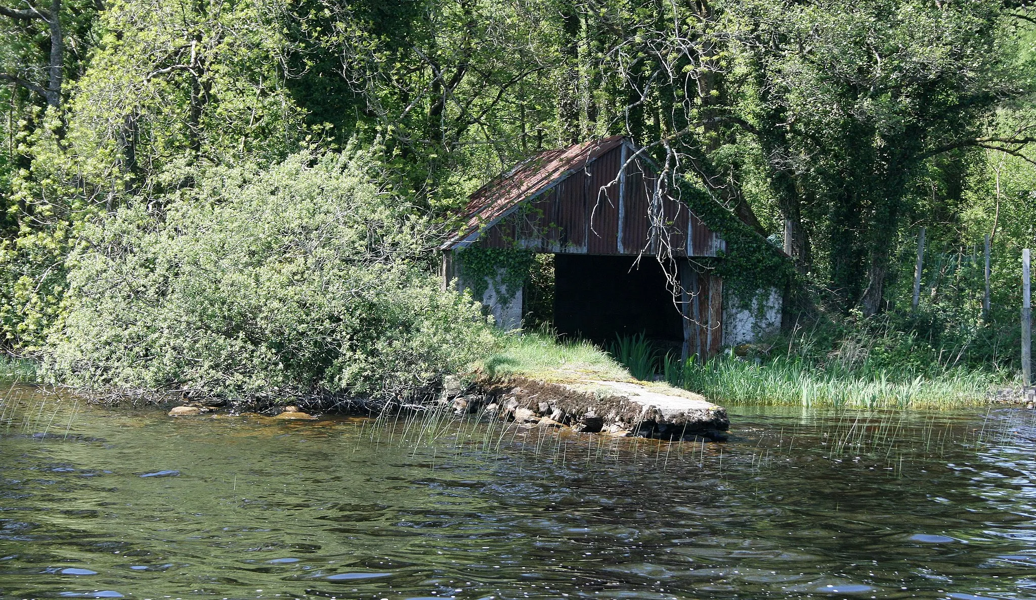 Photo showing: Abandoned boathouse on Lough Key, County Roscommon, Ireland