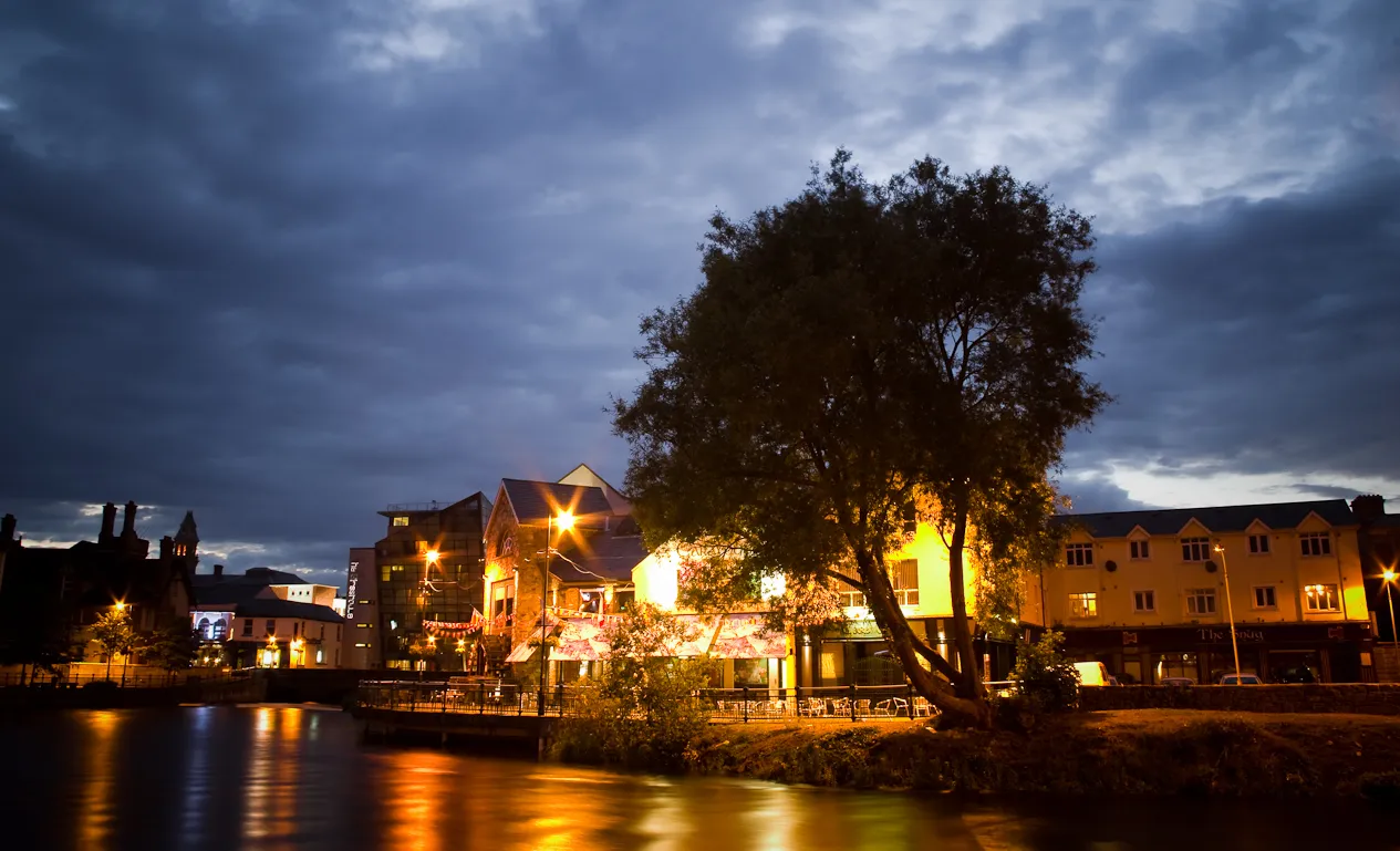 Photo showing: Sligo, on a June night, looking down the Garavogue river from the new bridge at Rockwood Parade
