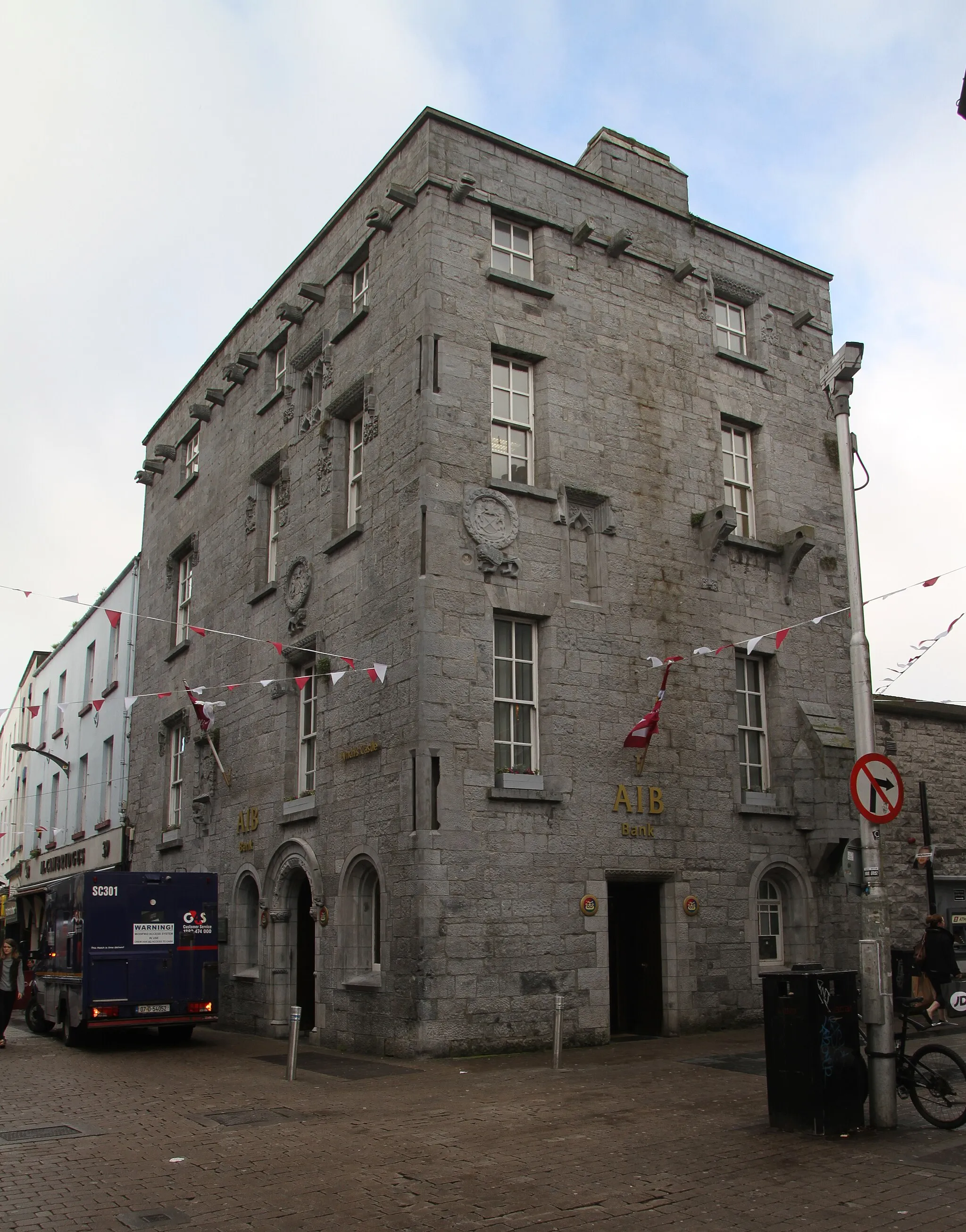 Photo showing: Lynch's Castle in Galway