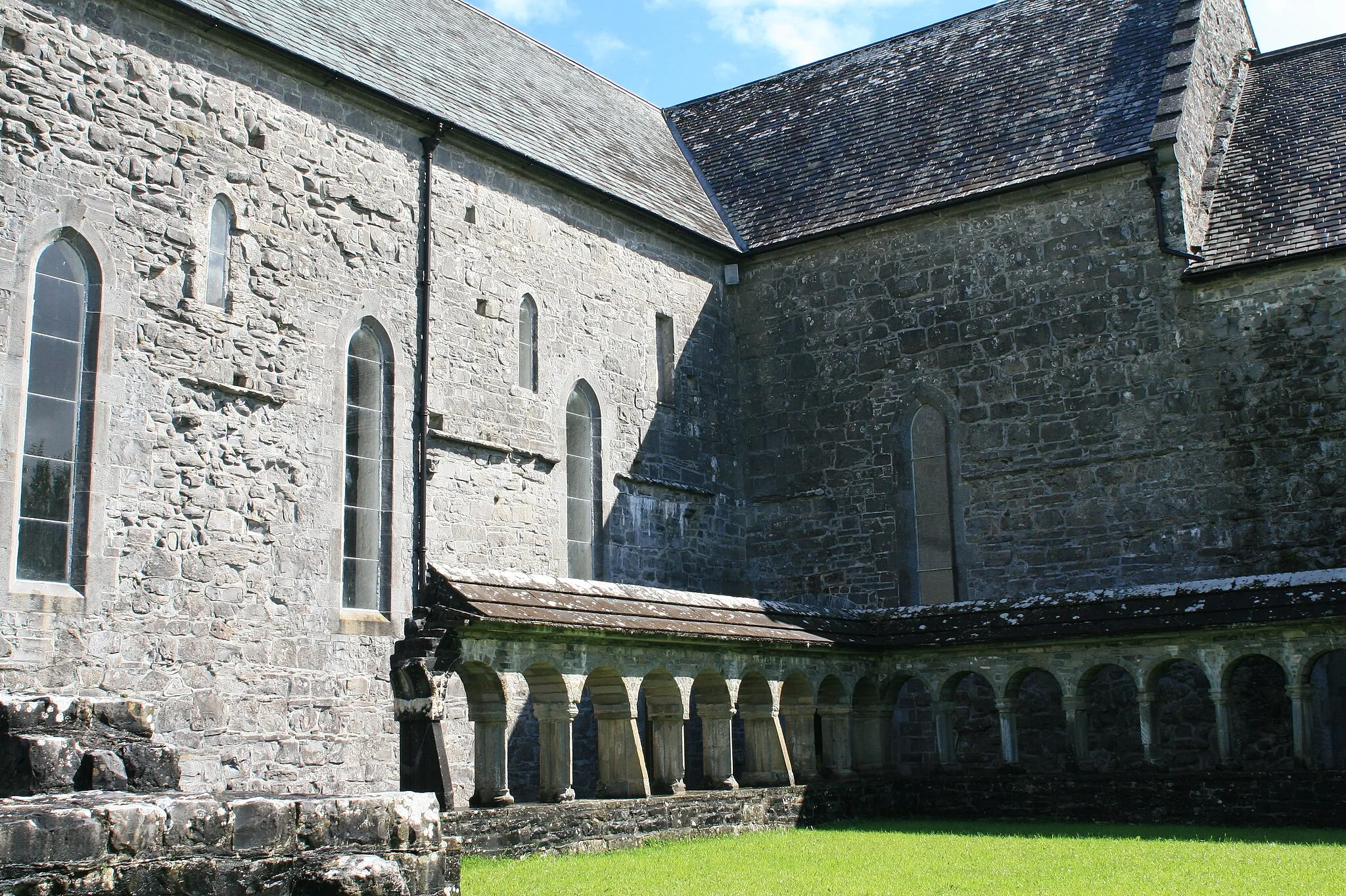 Photo showing: Ballintubber, County Mayo, Ireland

Northeast corner of the cloister garth at Ballintubber Abbey.