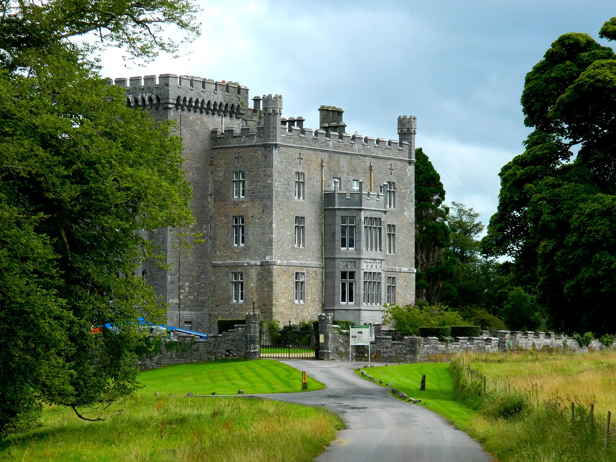 Photo showing: Markree Castle