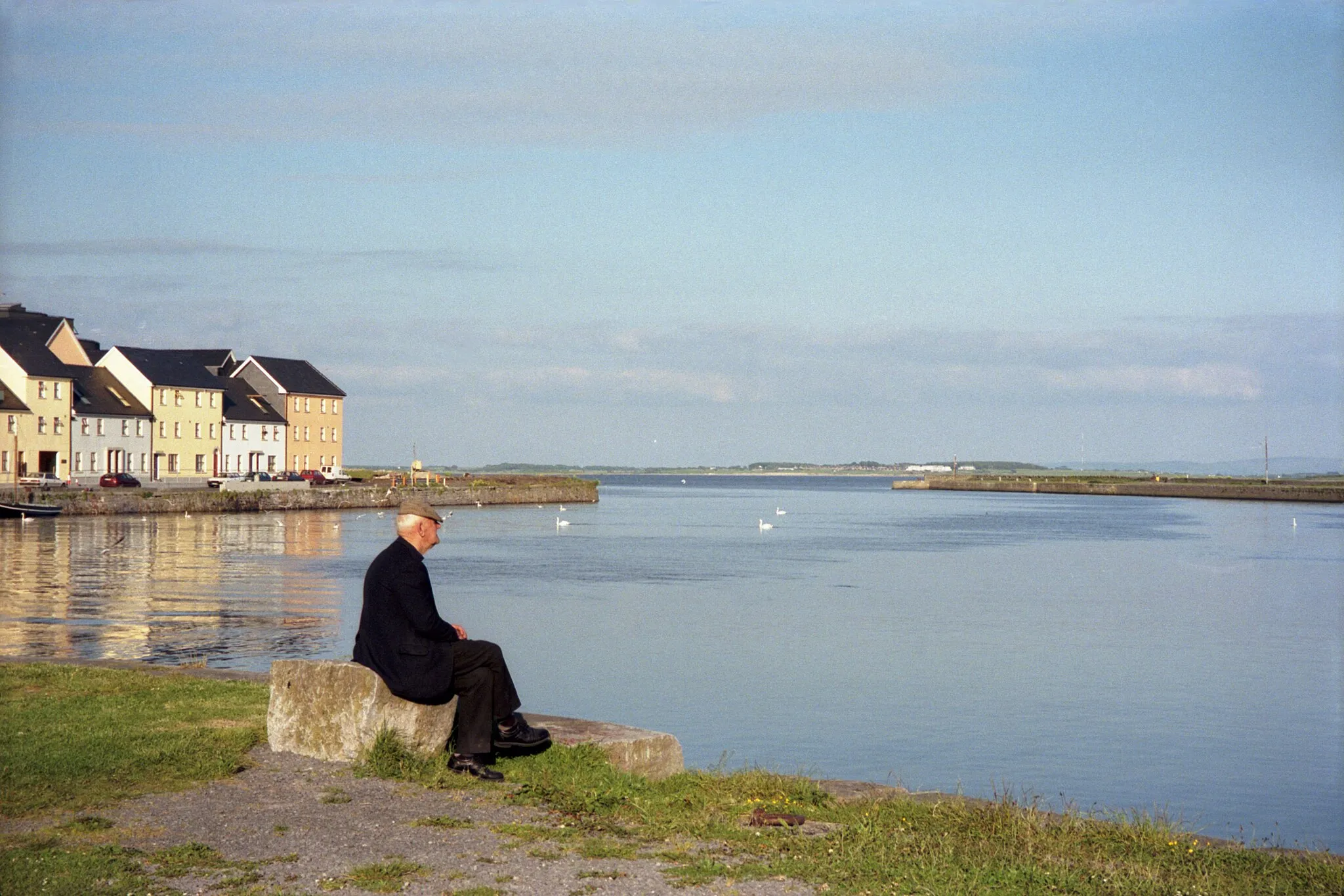 Photo showing: Old man, Ballyknow Quay, River Corrib, Galway, Ireland.