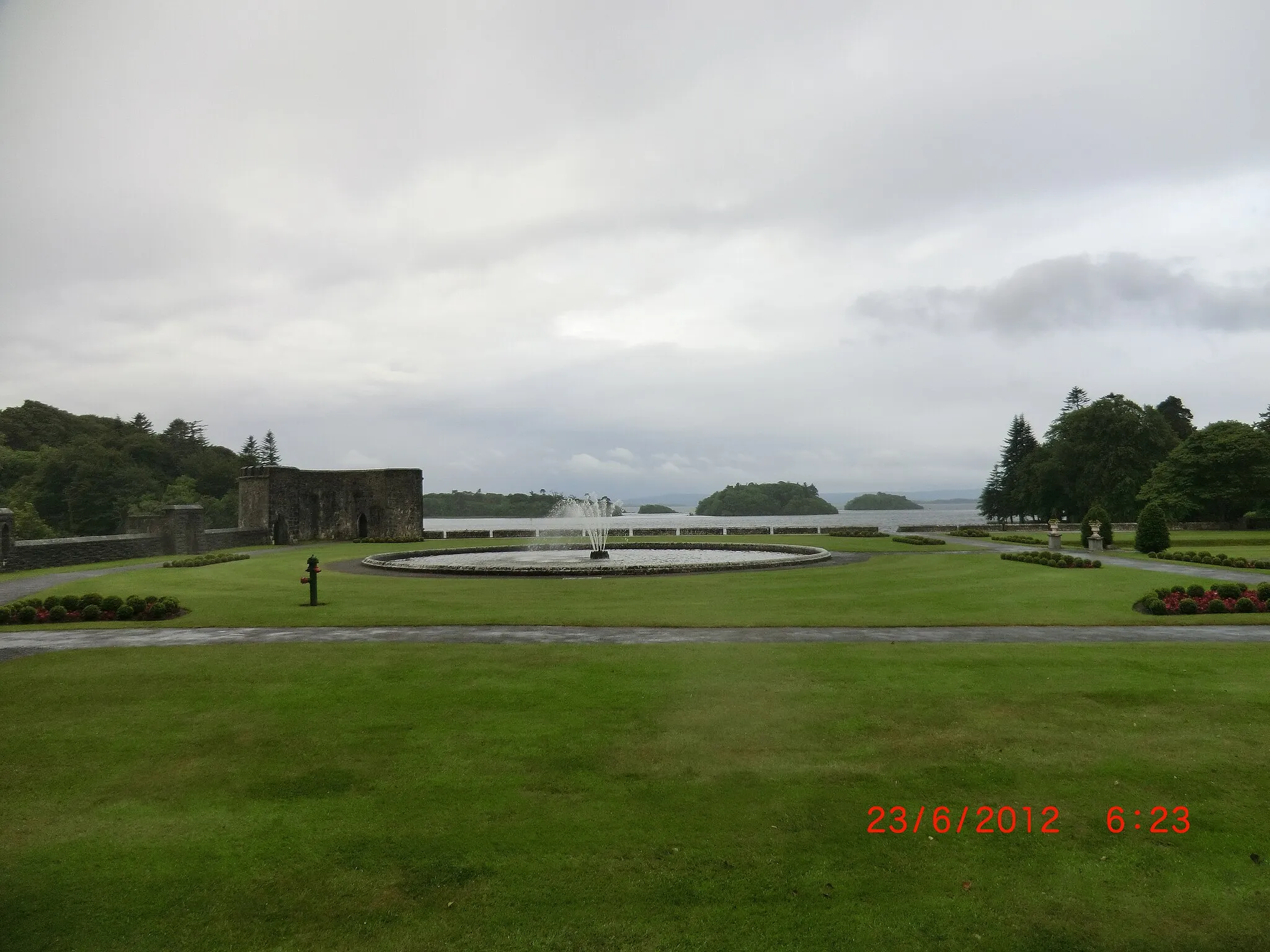 Photo showing: Fountain at Ashford Castle at Cong